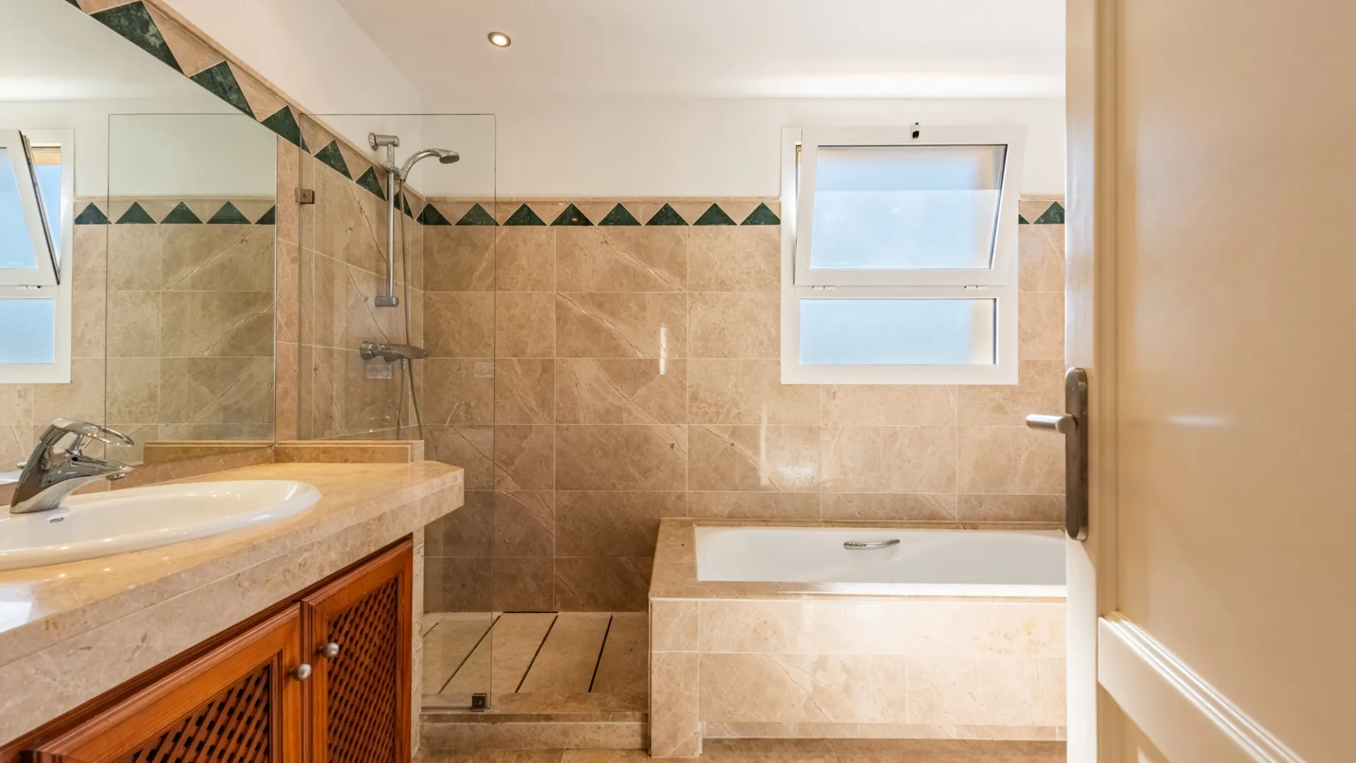Duplex penthouse with 3 bedrooms for sale in San Roque Club