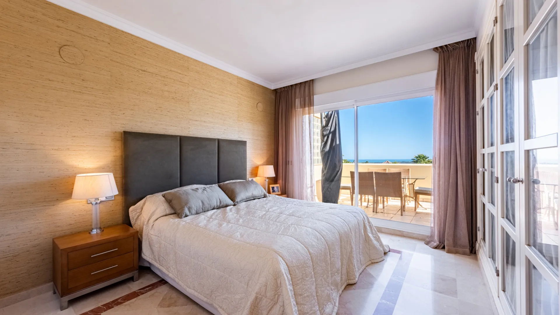 Duplex penthouse with 3 bedrooms for sale in San Roque Club