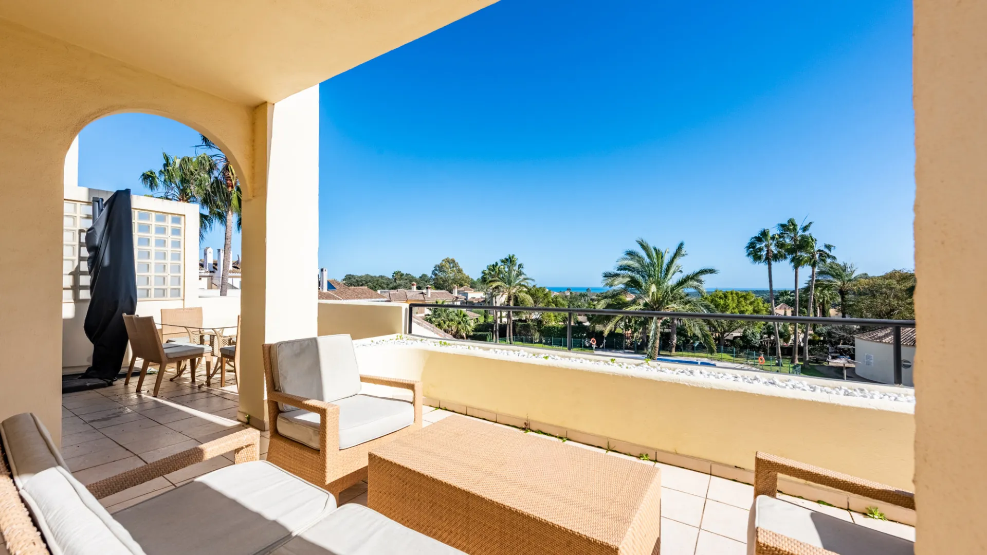 Duplex penthouse with 3 bedrooms for sale in San Roque Club