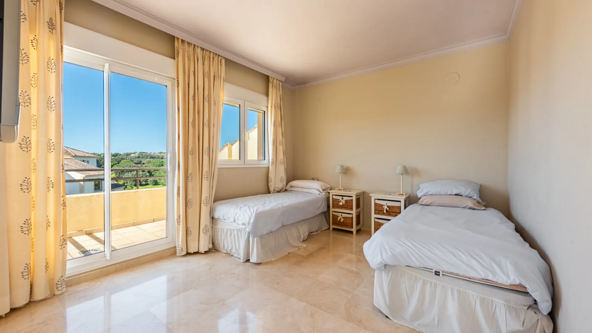 Duplex penthouse with 3 bedrooms for sale in San Roque Club