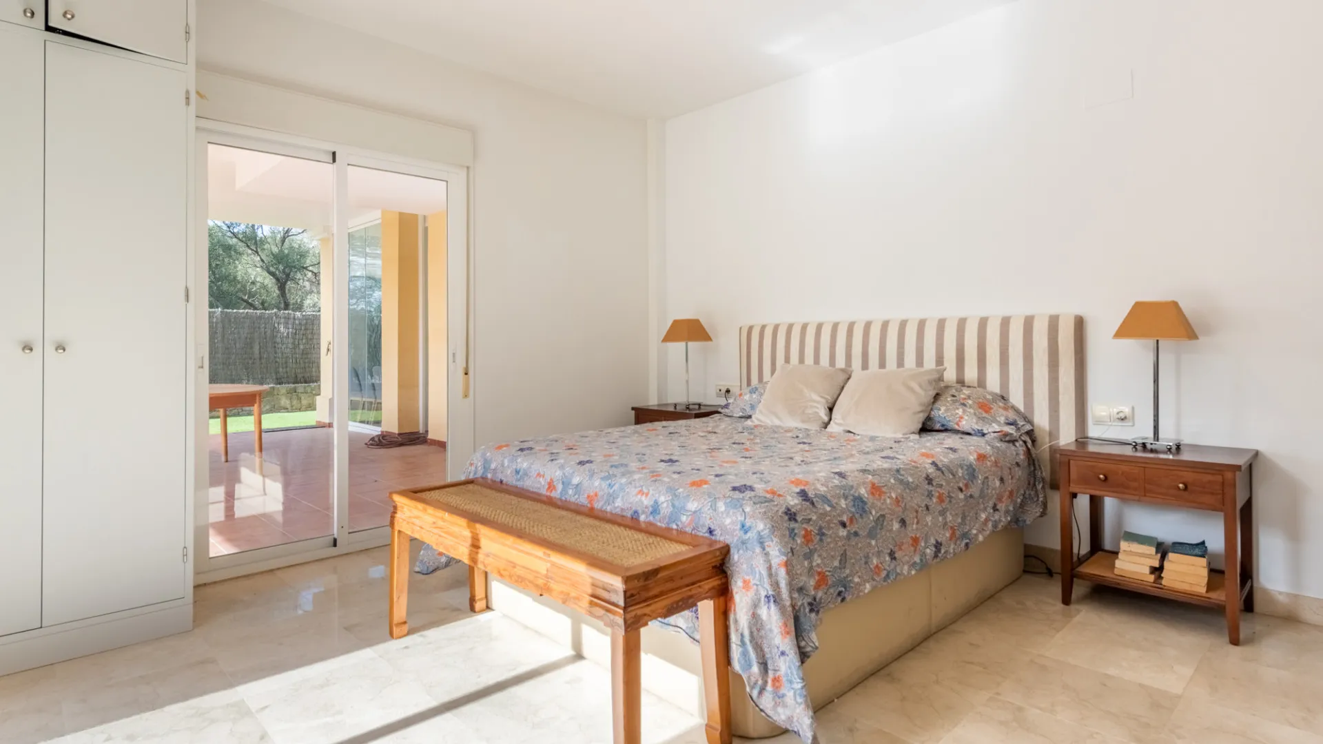 For sale ground floor apartment in Pueblo Nuevo de Guadiaro with 2 bedrooms