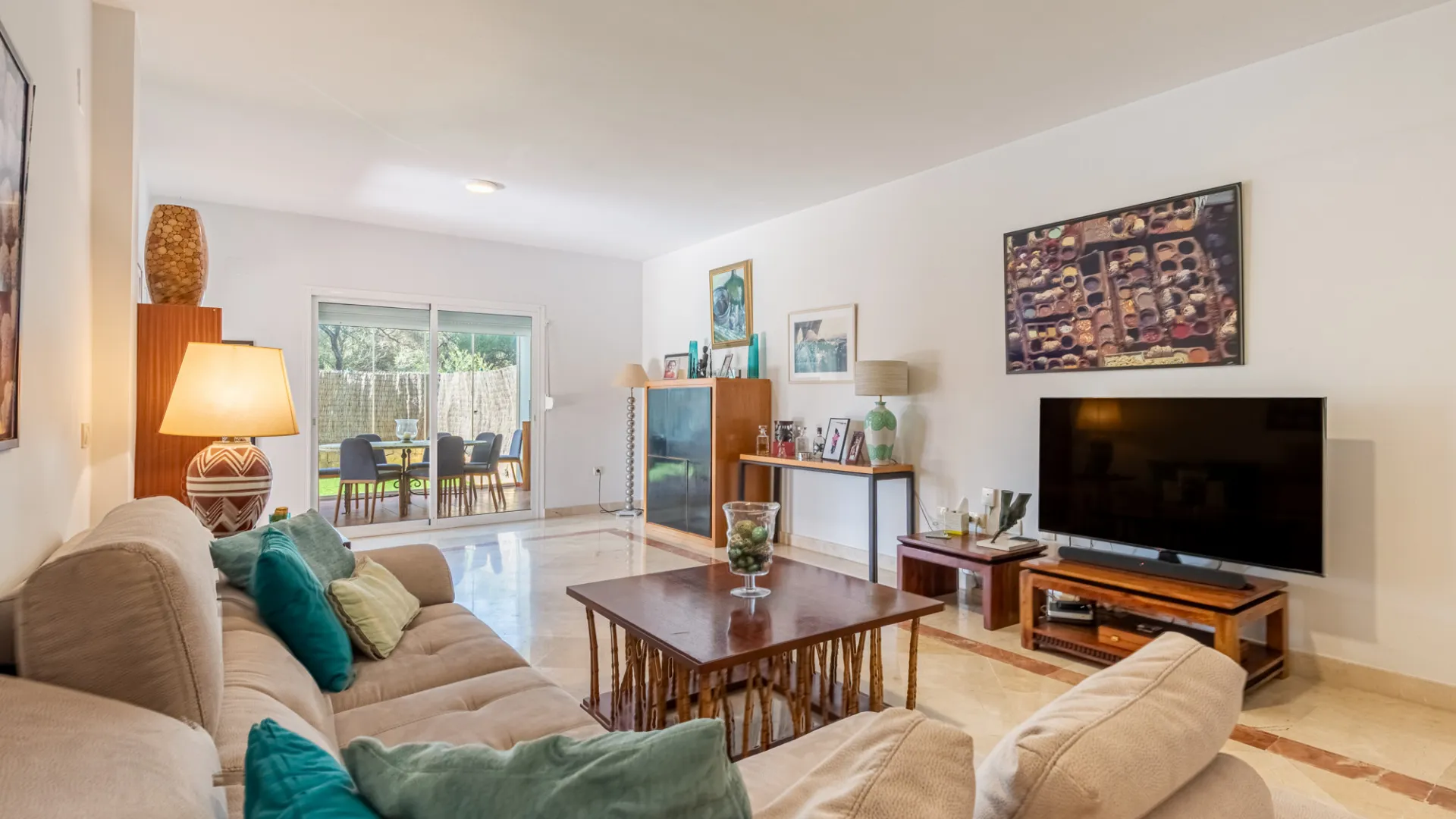 For sale ground floor apartment in Pueblo Nuevo de Guadiaro with 2 bedrooms