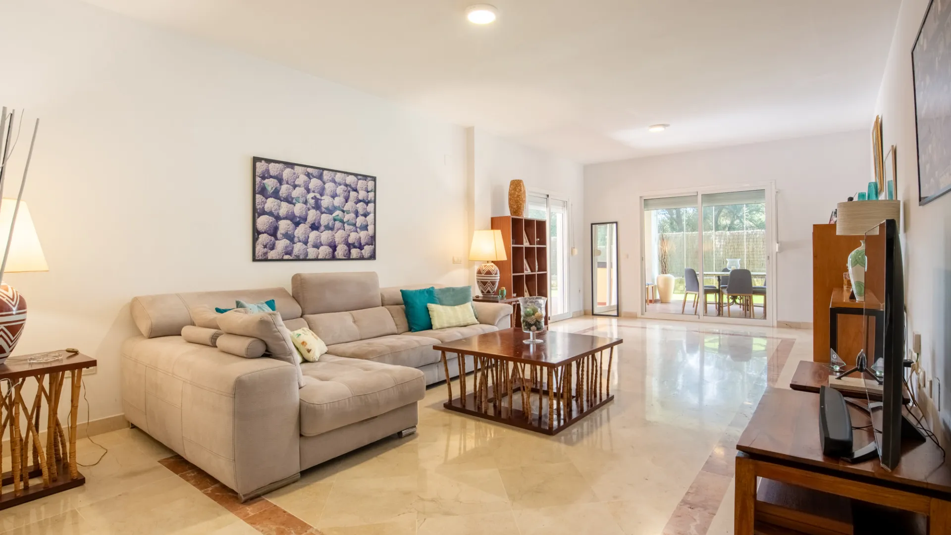 For sale ground floor apartment in Pueblo Nuevo de Guadiaro with 2 bedrooms