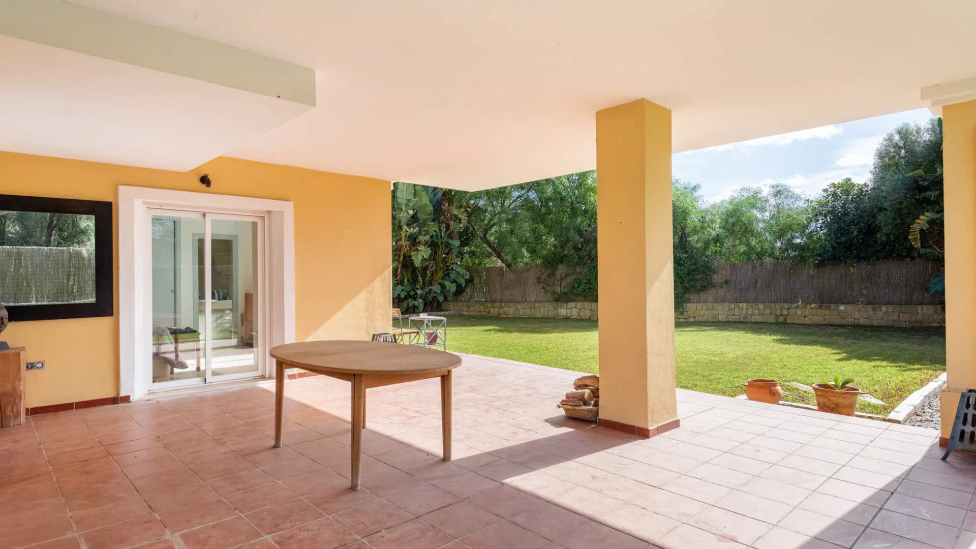 For sale ground floor apartment in Pueblo Nuevo de Guadiaro with 2 bedrooms