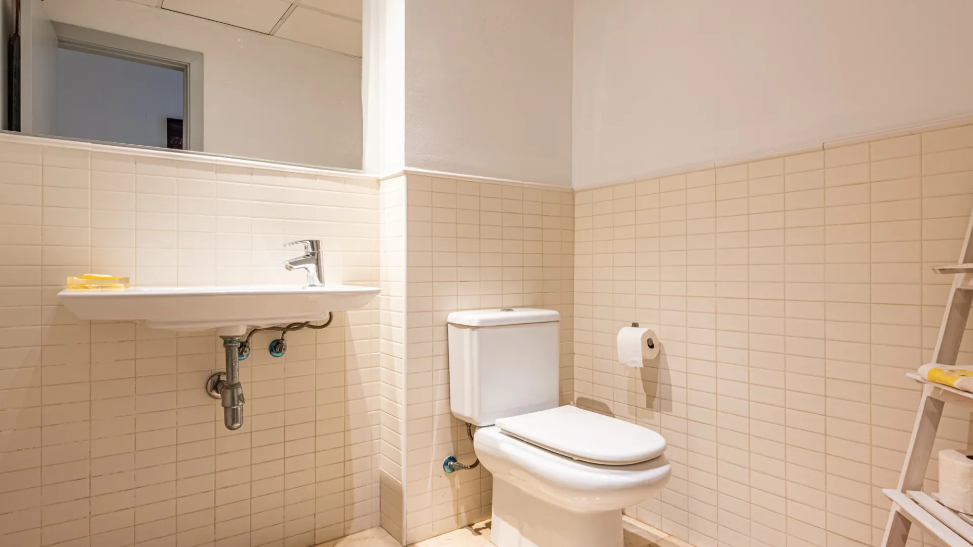 For sale ground floor apartment in Pueblo Nuevo de Guadiaro with 2 bedrooms