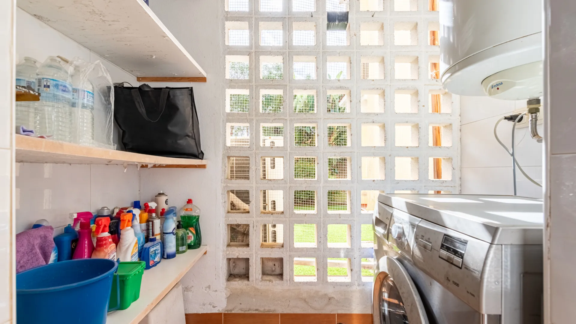 For sale ground floor apartment in Pueblo Nuevo de Guadiaro with 2 bedrooms