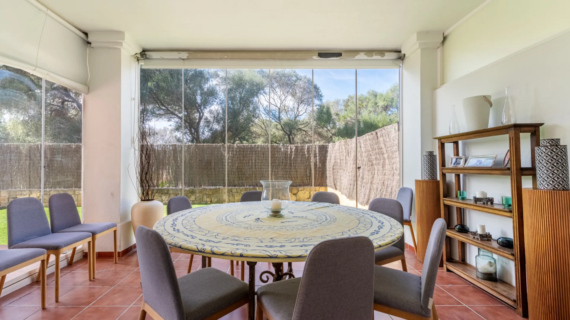 For sale ground floor apartment in Pueblo Nuevo de Guadiaro with 2 bedrooms