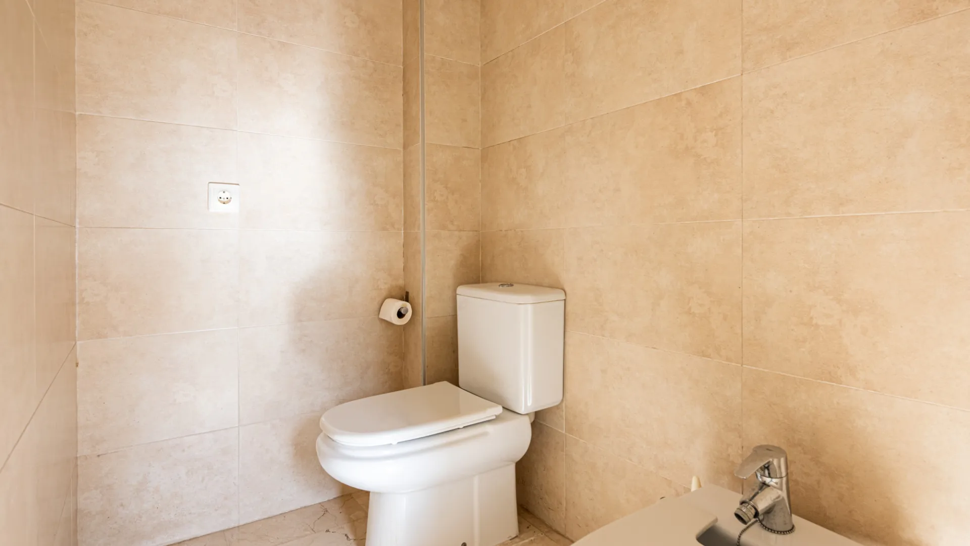 For sale ground floor apartment in Pueblo Nuevo de Guadiaro with 2 bedrooms