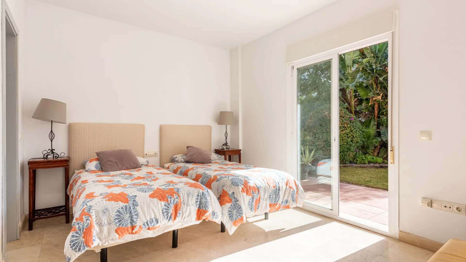 For sale ground floor apartment in Pueblo Nuevo de Guadiaro with 2 bedrooms