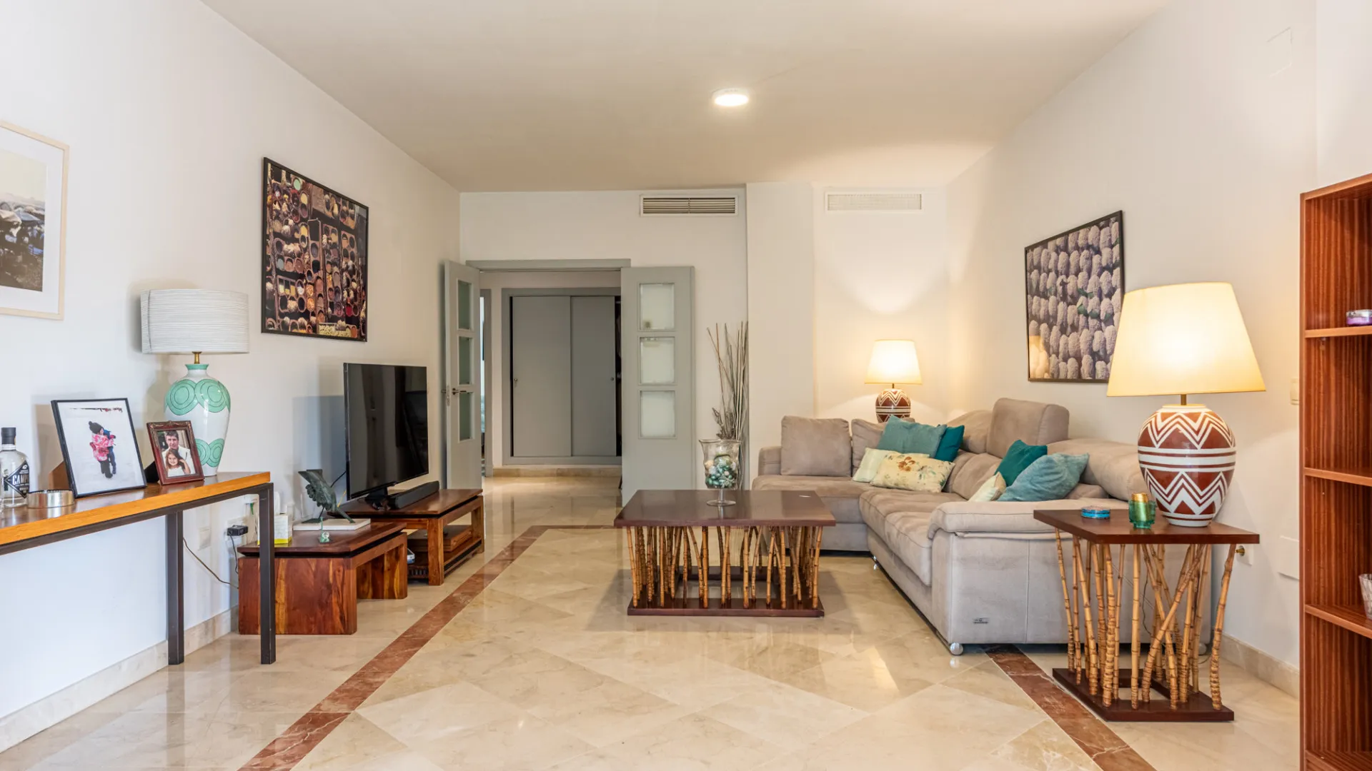 For sale ground floor apartment in Pueblo Nuevo de Guadiaro with 2 bedrooms