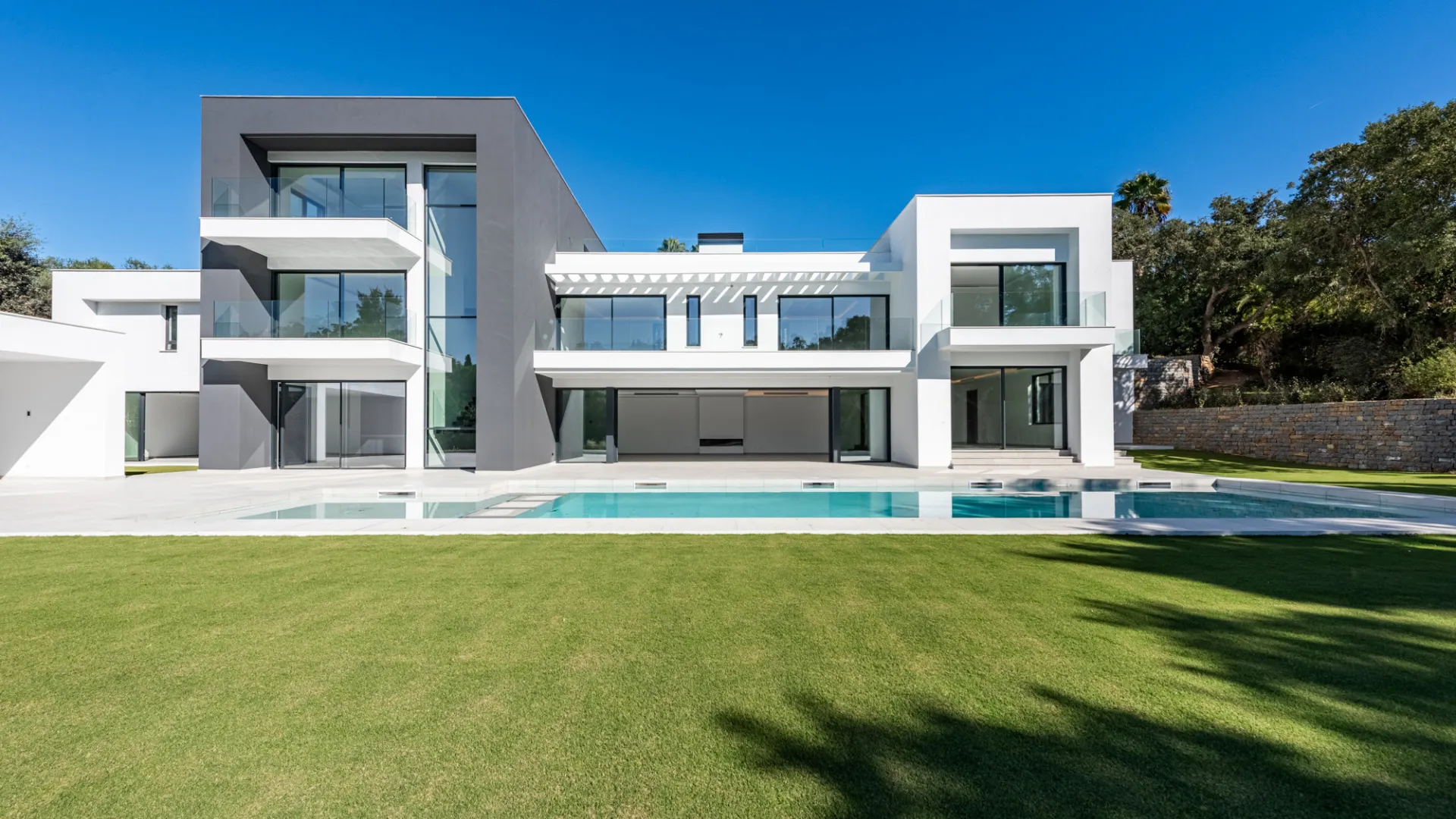 For sale 7 bedrooms villa in Sotogrande Alto Central
