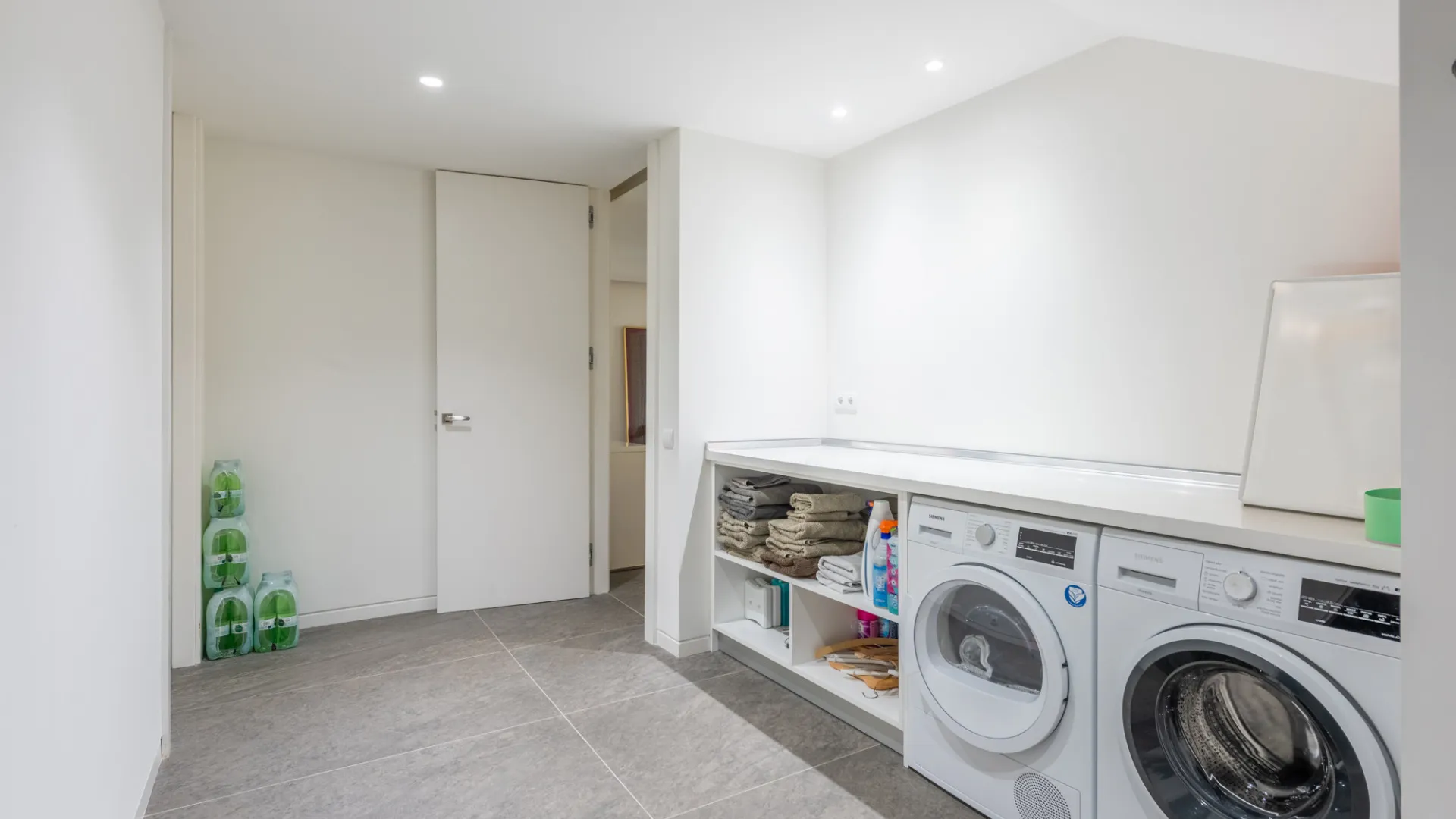 Zona F, villa en venta de 5 dormitorios