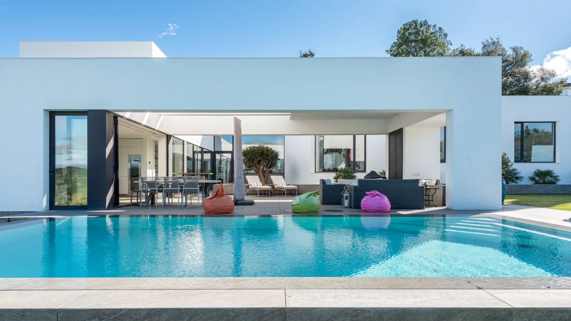 Zona F, villa en venta de 5 dormitorios