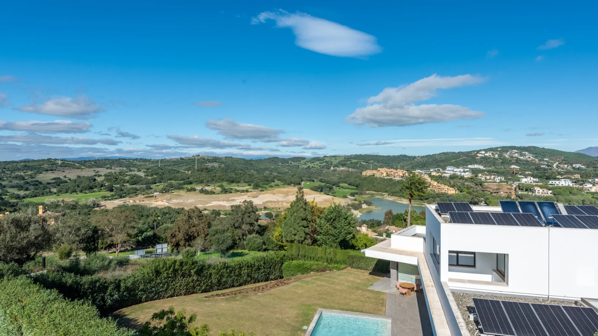 Zona F, villa en venta de 5 dormitorios