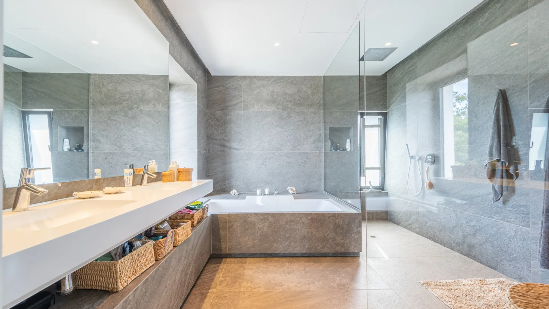 Zona F, villa en venta de 5 dormitorios