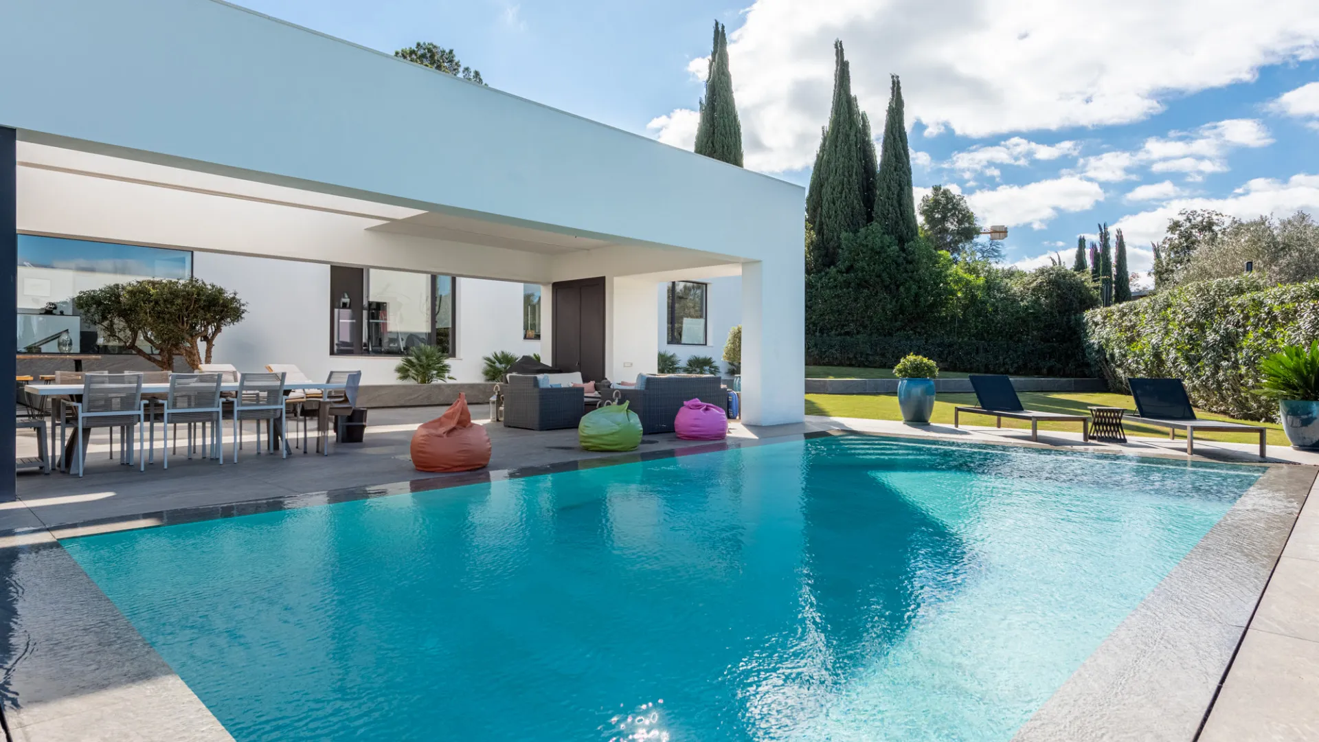 Zona F, villa en venta de 5 dormitorios