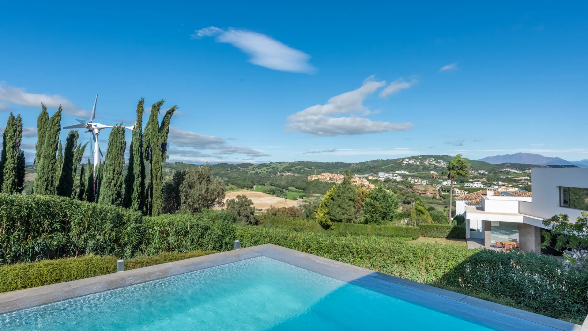 Zona F, villa en venta de 5 dormitorios