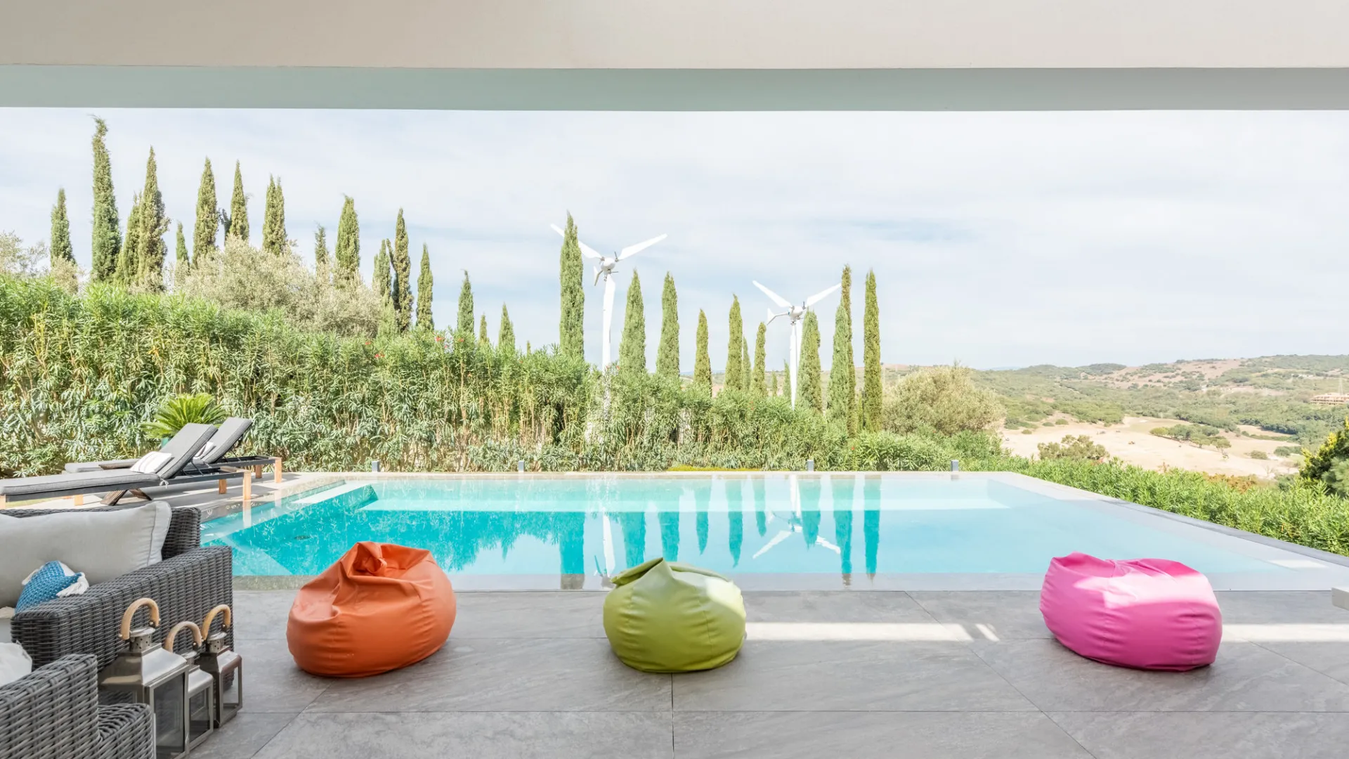 Zona F, villa en venta de 5 dormitorios