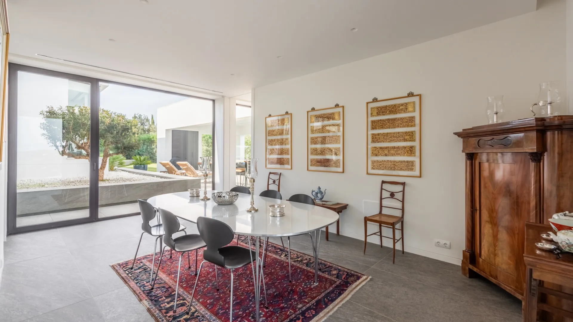 Zona F, villa en venta de 5 dormitorios