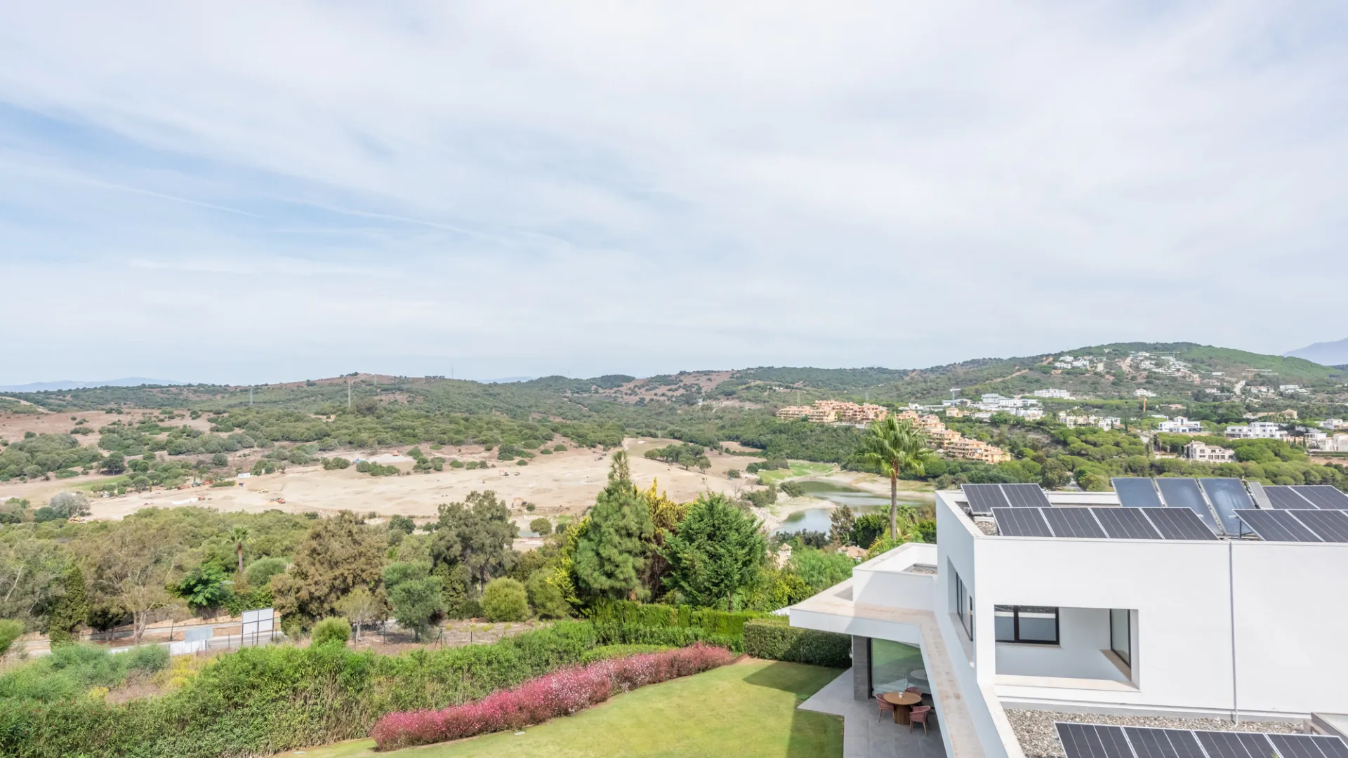 Zona F, villa en venta de 5 dormitorios