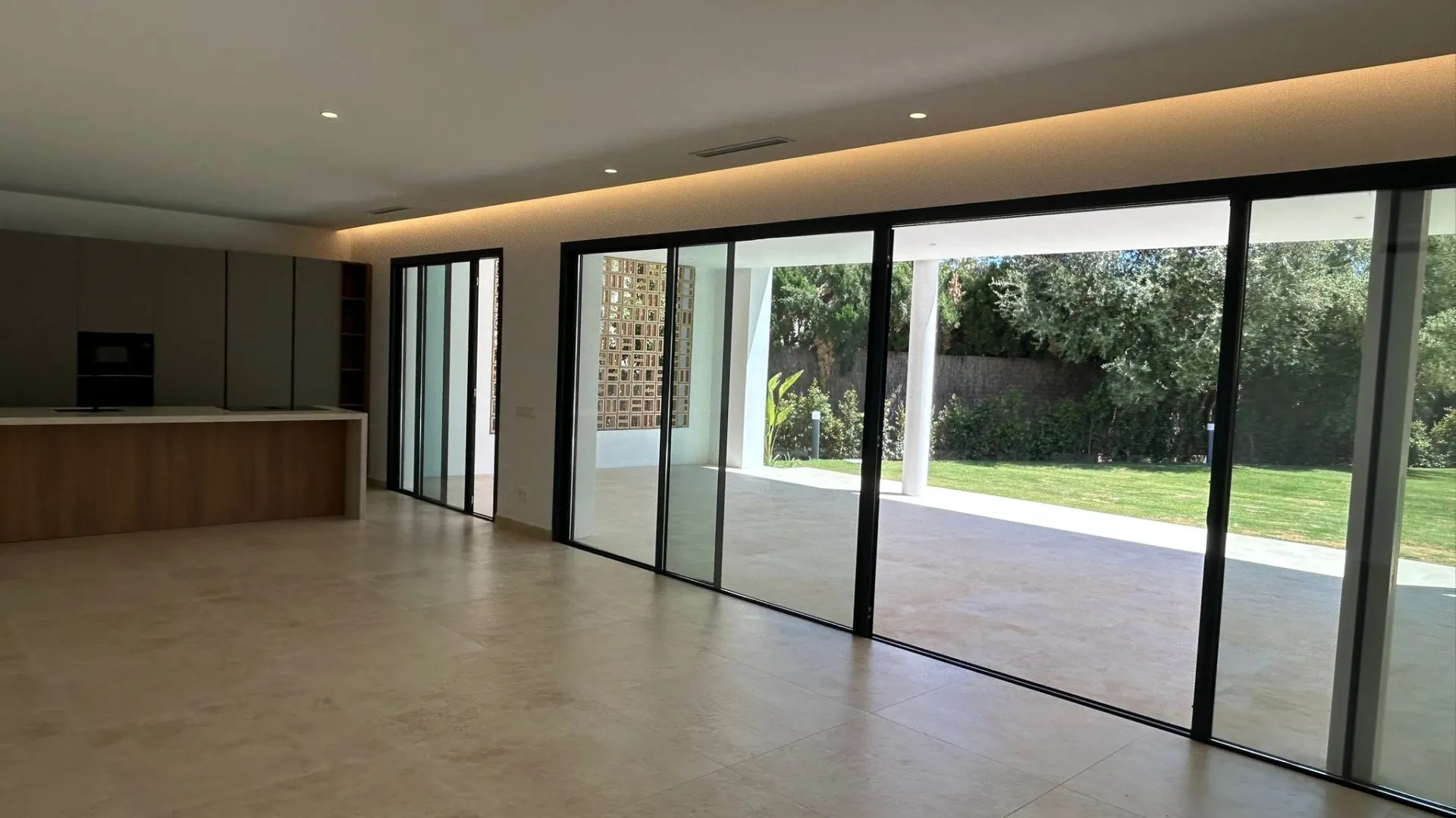 Buy 6 bedrooms villa in Sotogrande Costa Central