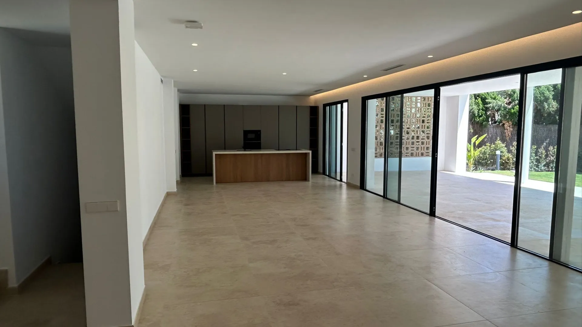 Buy 6 bedrooms villa in Sotogrande Costa Central