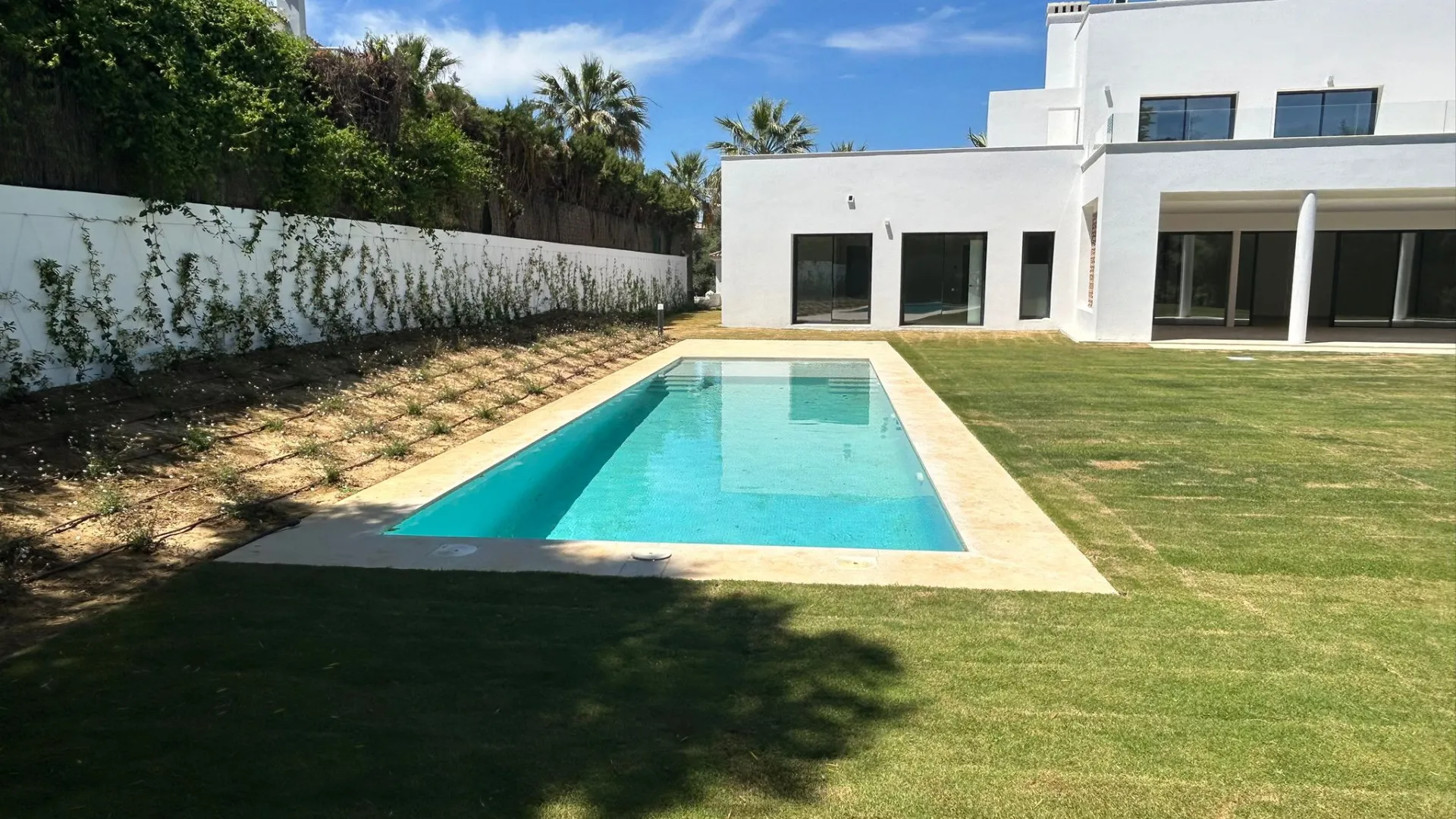 Buy 6 bedrooms villa in Sotogrande Costa Central