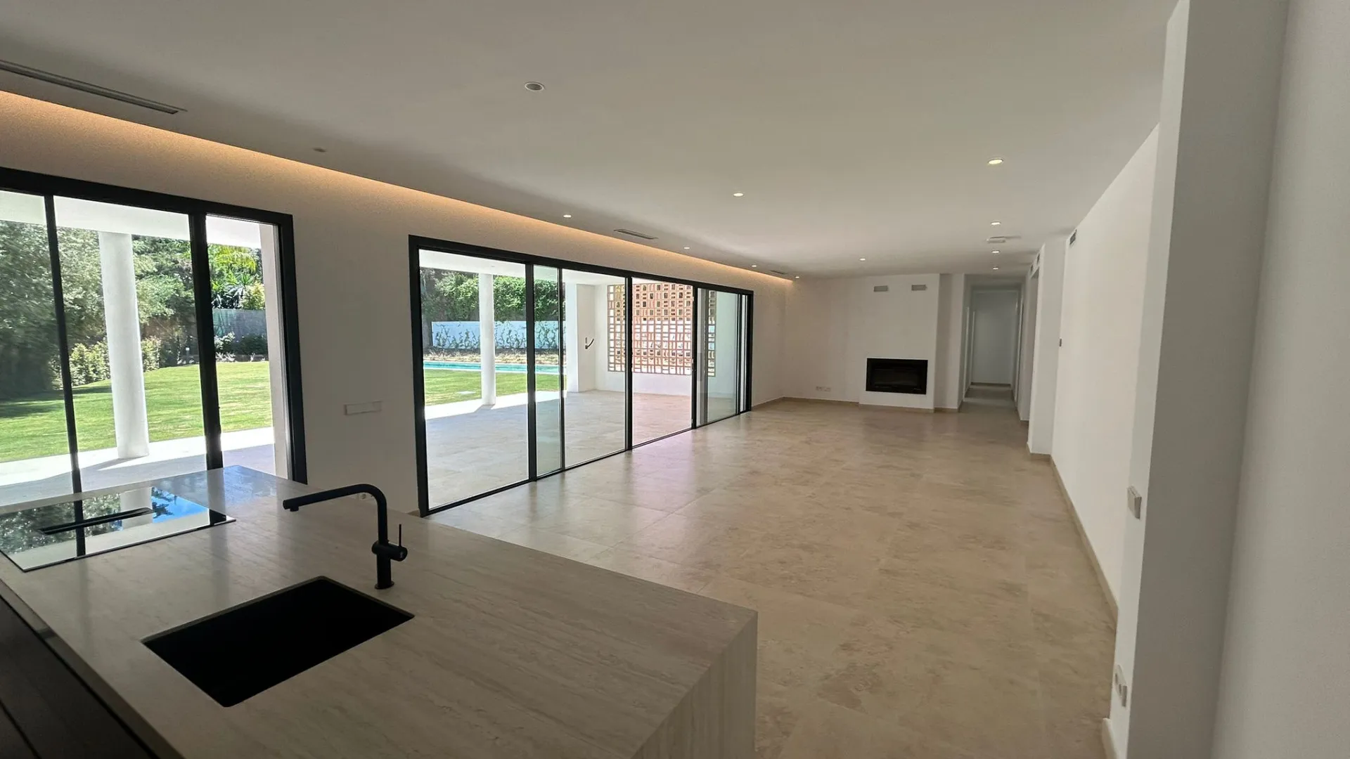 Buy 6 bedrooms villa in Sotogrande Costa Central