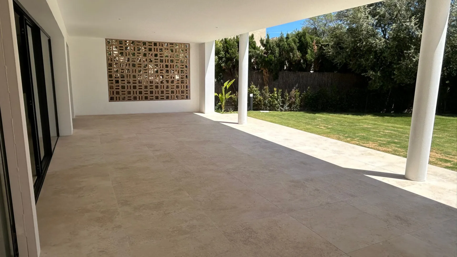 Buy 6 bedrooms villa in Sotogrande Costa Central
