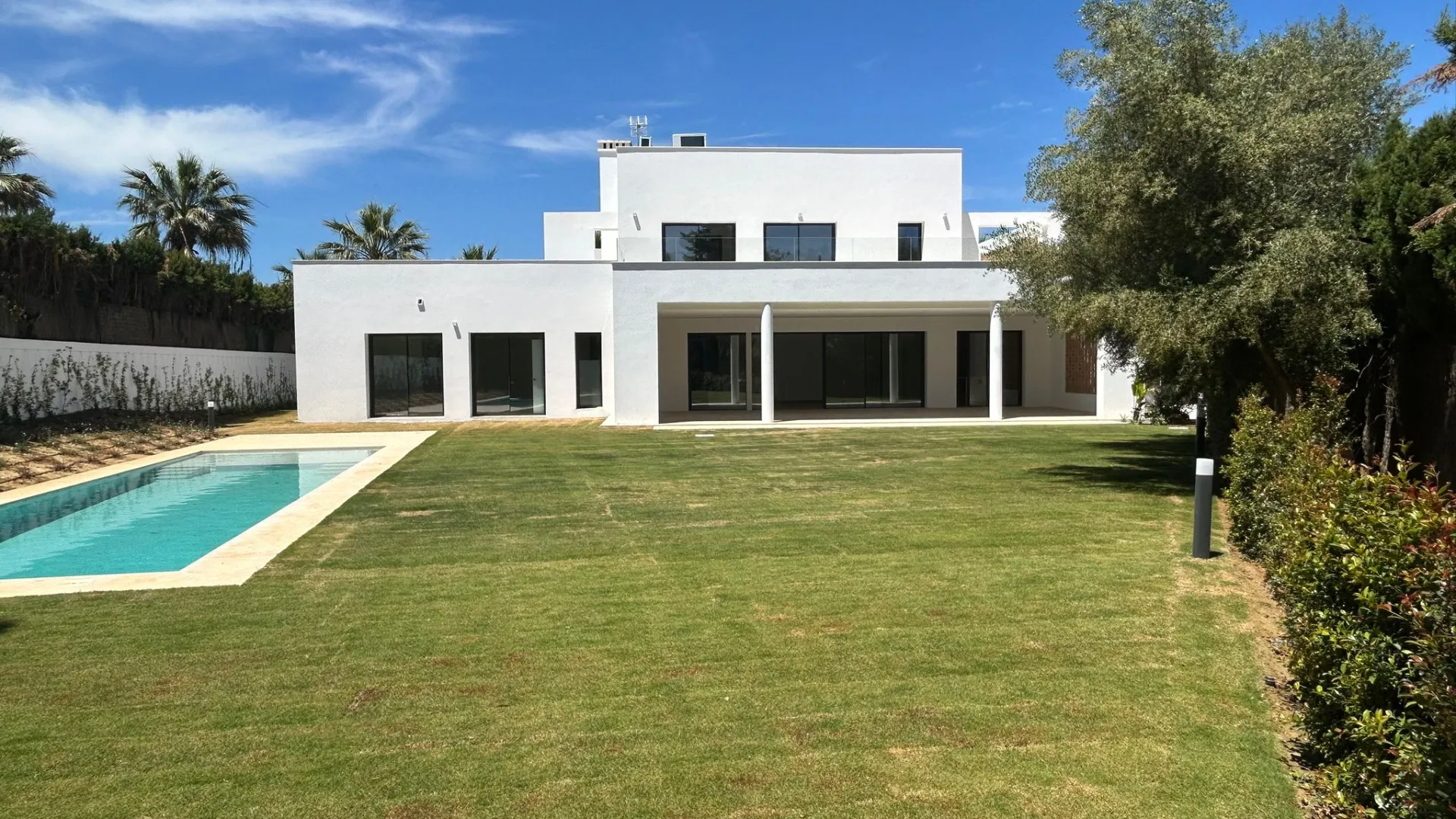 Buy 6 bedrooms villa in Sotogrande Costa Central