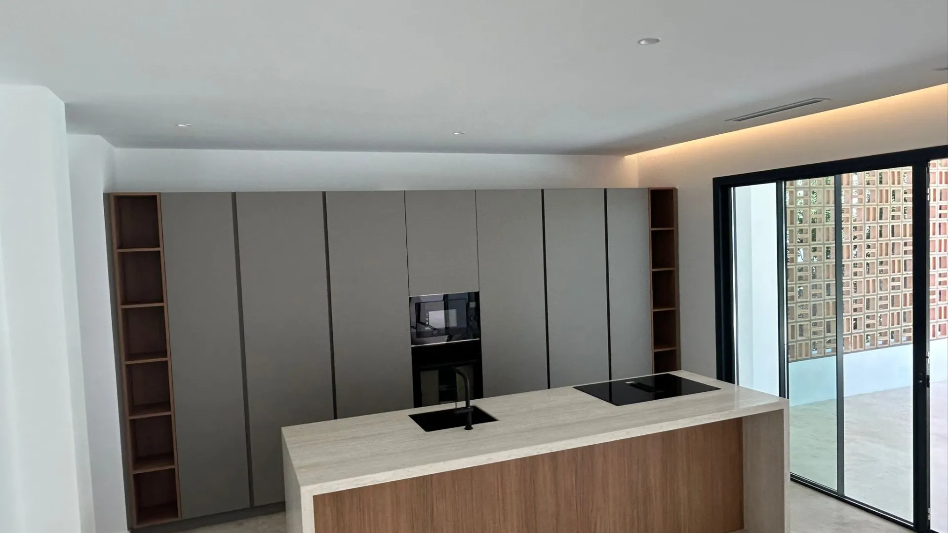 Buy 6 bedrooms villa in Sotogrande Costa Central