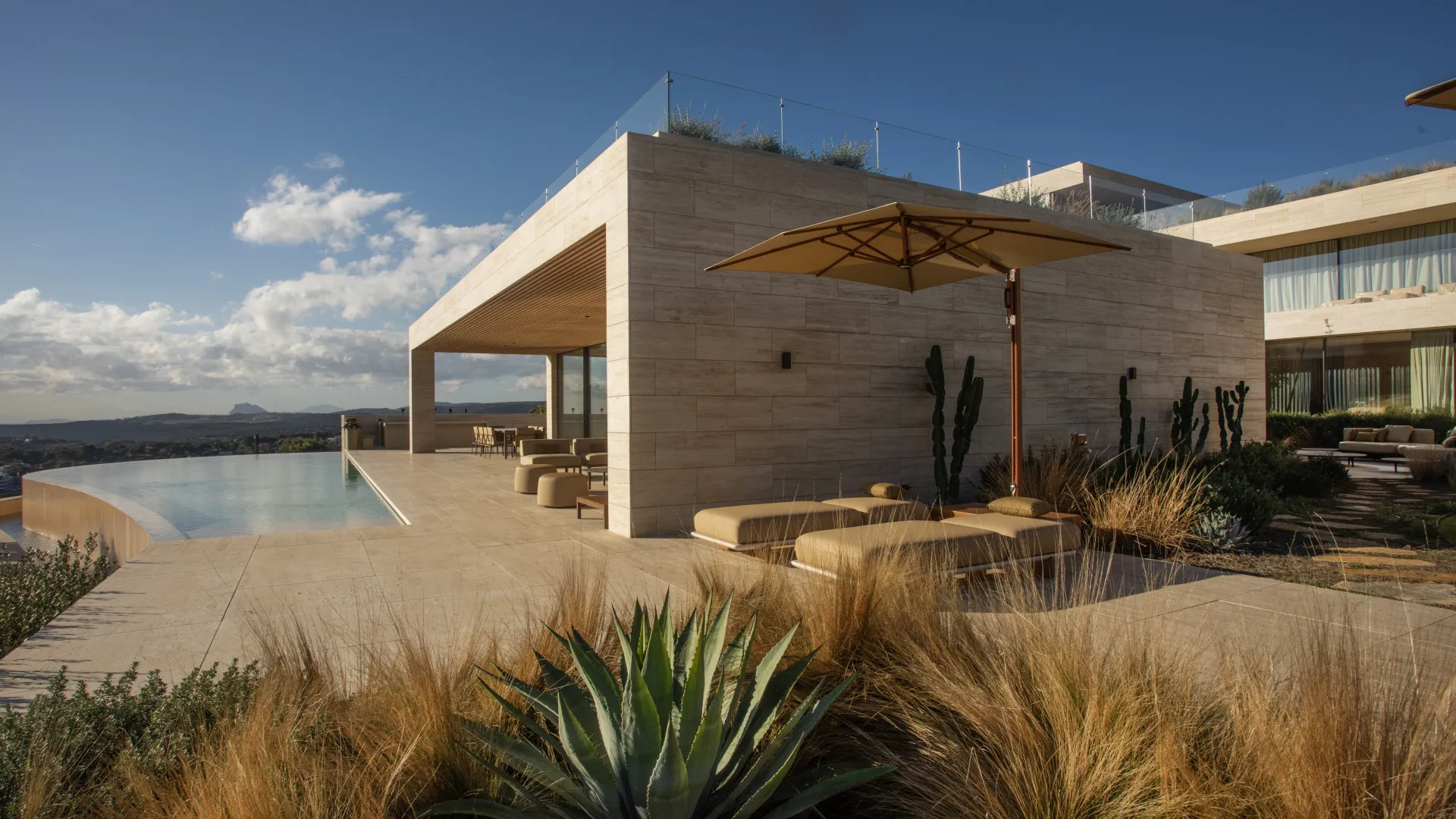 Villa for sale in La Reserva with 8 bedrooms