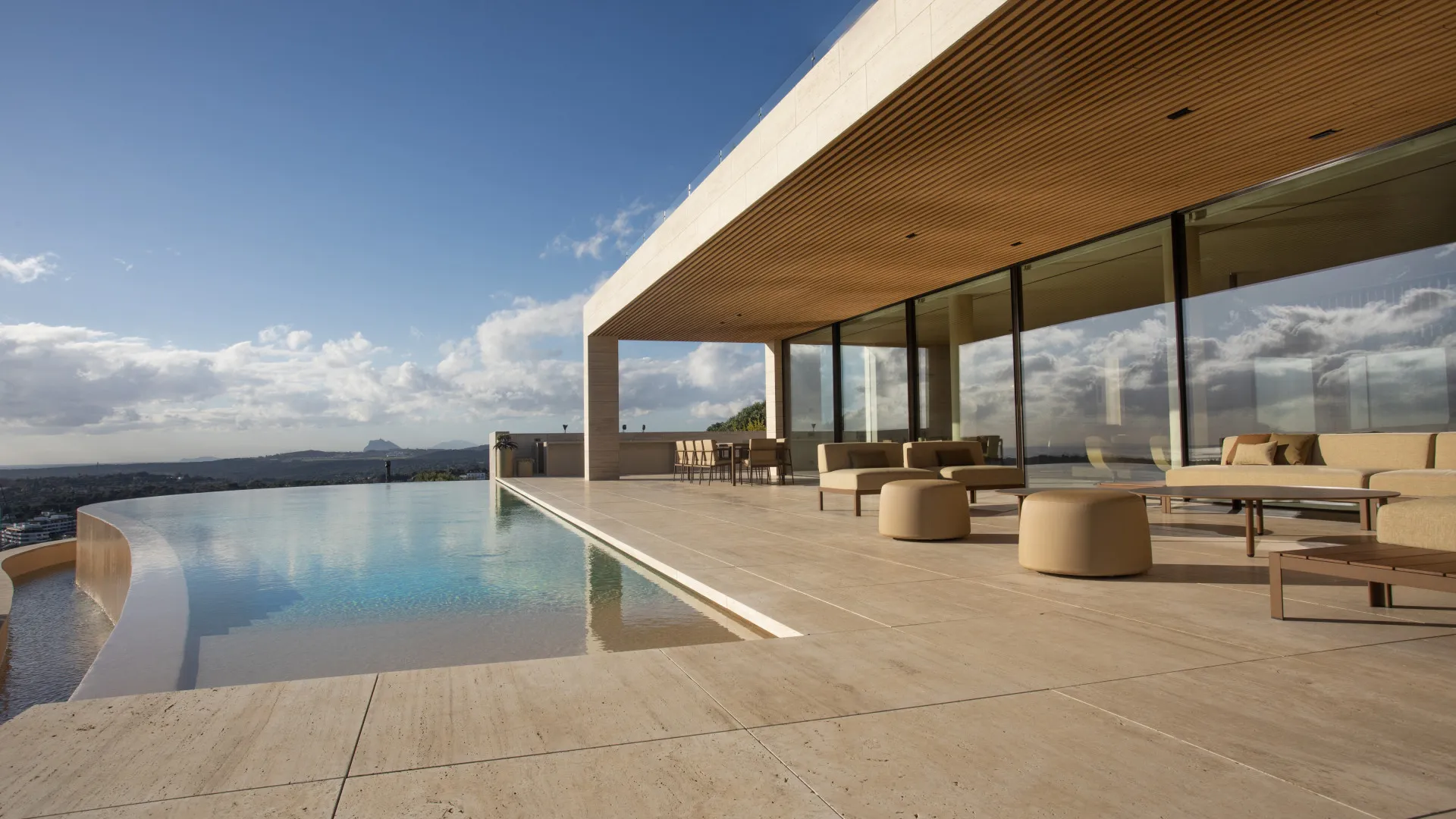 Villa for sale in La Reserva with 8 bedrooms