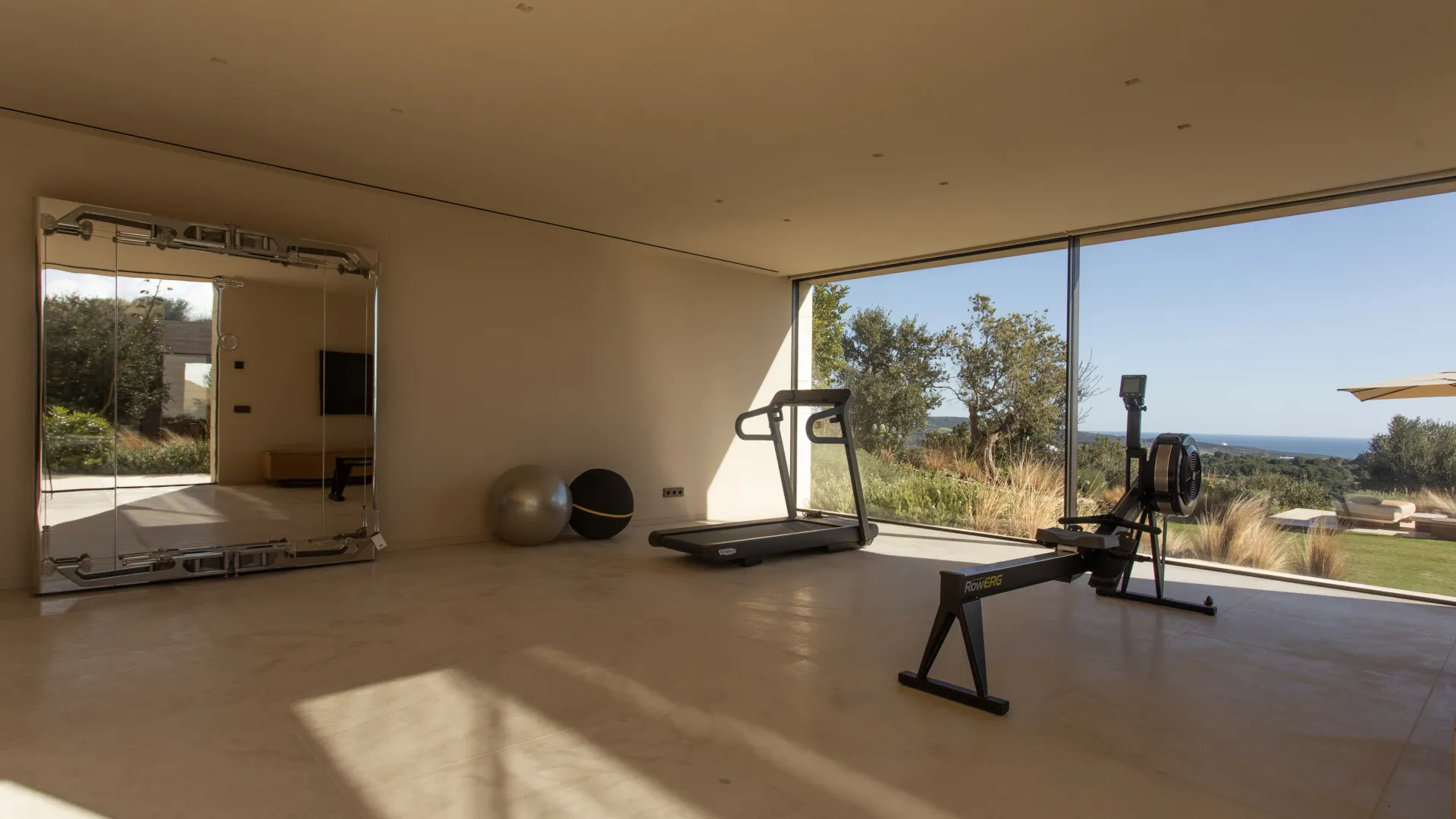 Villa for sale in La Reserva with 8 bedrooms