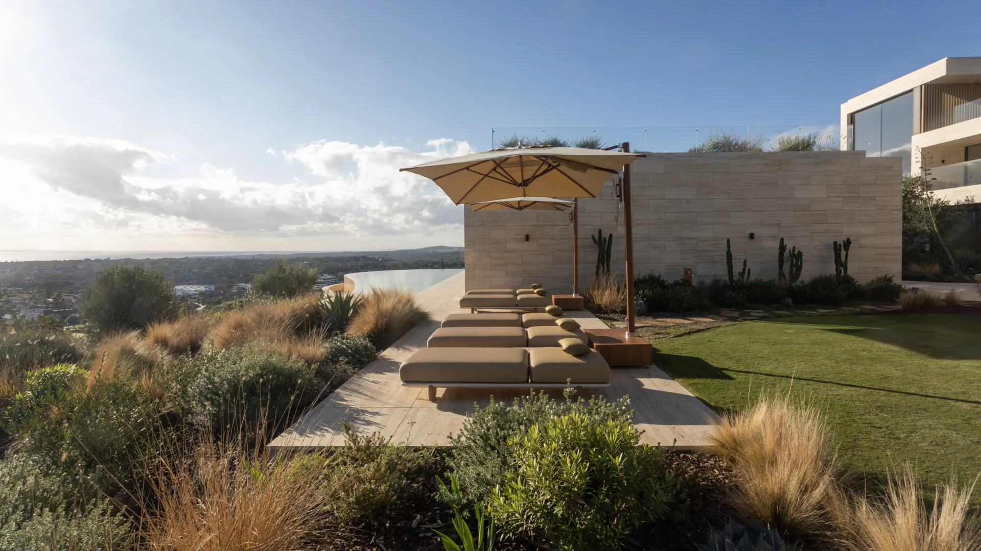 Villa for sale in La Reserva with 8 bedrooms