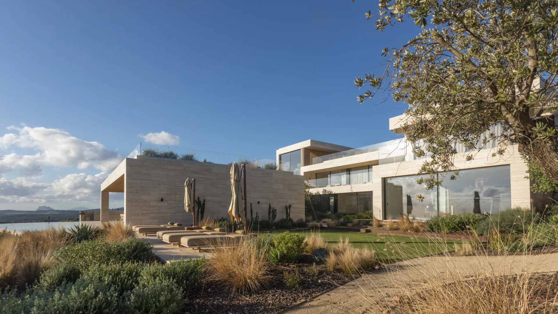 Villa for sale in La Reserva with 8 bedrooms