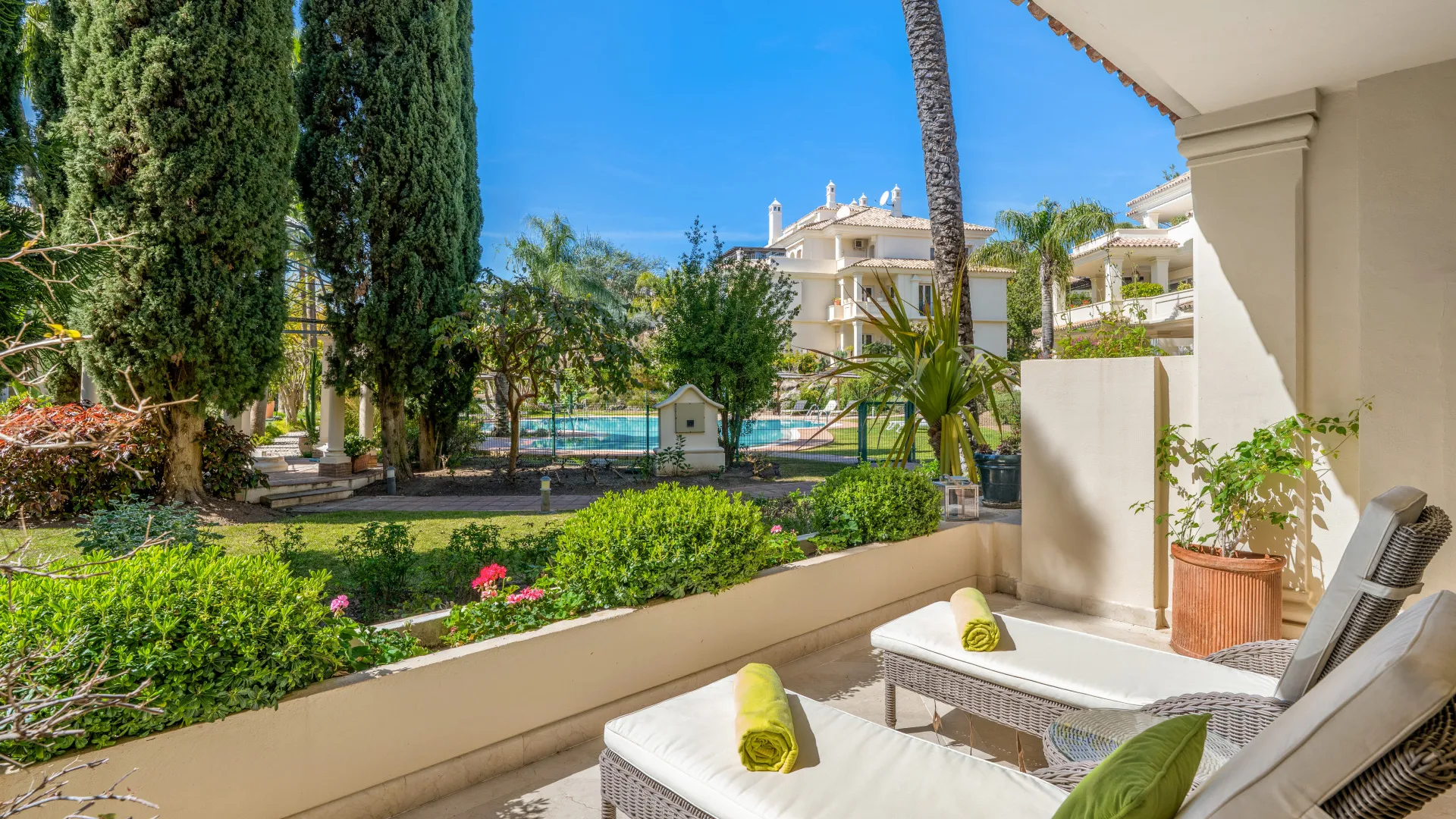 For sale Las Alamandas apartment