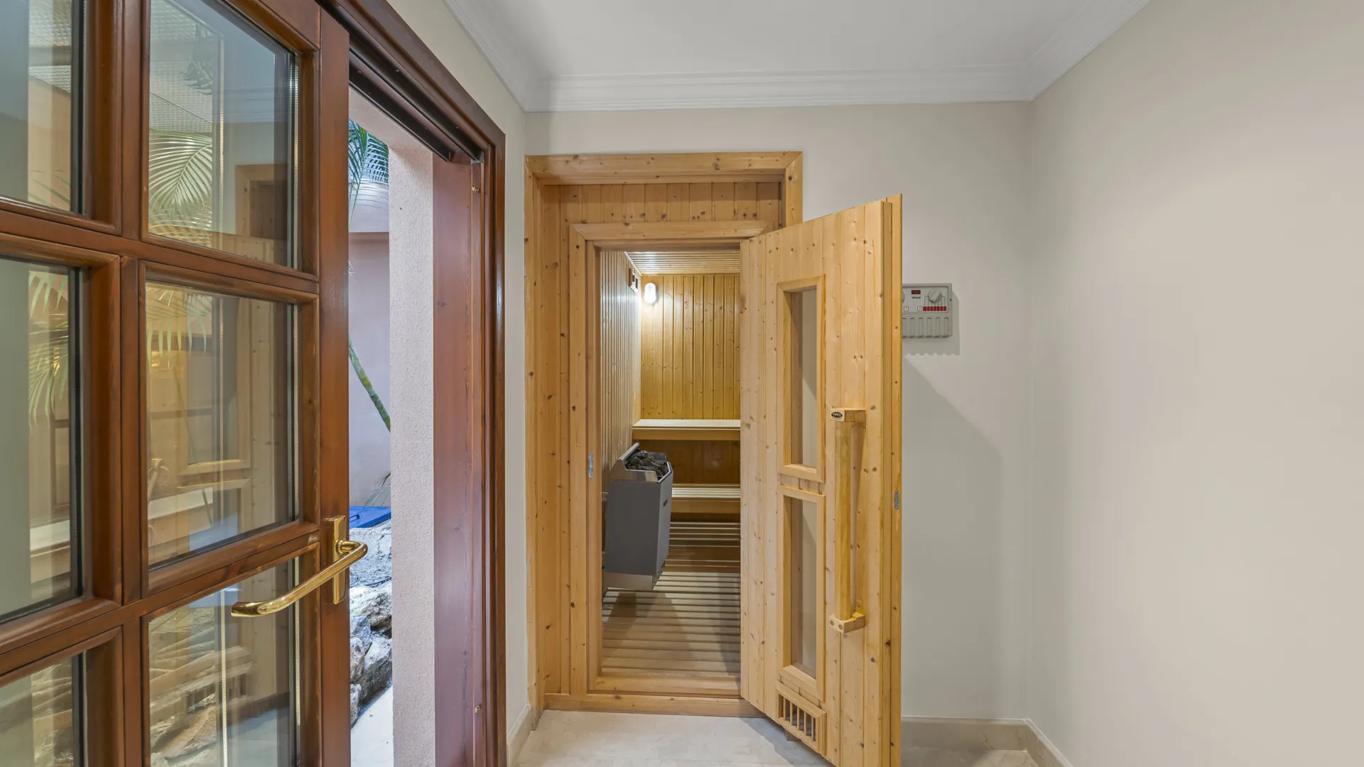 Villa de 6 dormitorios en venta en Nueva Andalucia