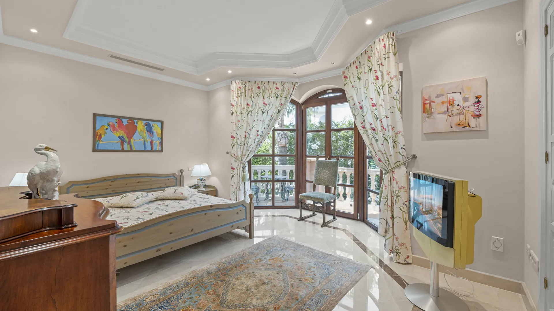 Villa de 6 dormitorios en venta en Nueva Andalucia