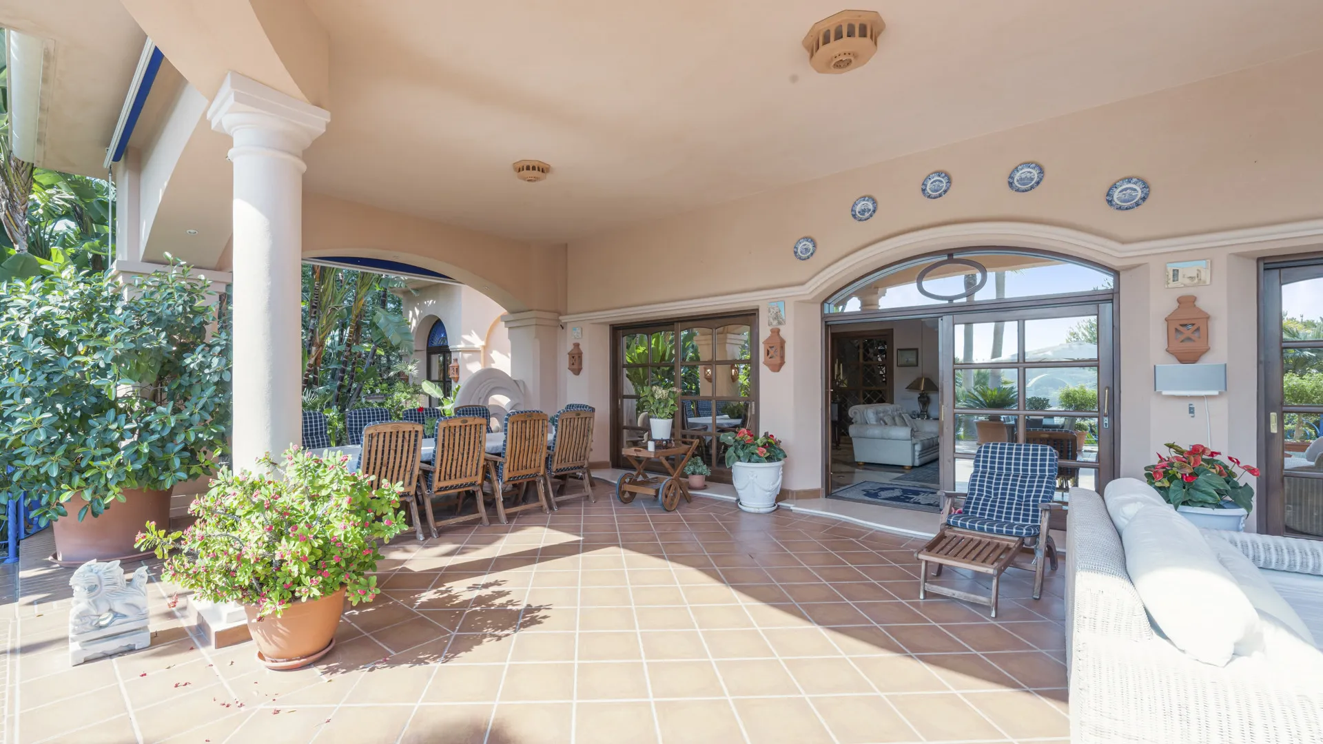 Villa de 6 dormitorios en venta en Nueva Andalucia