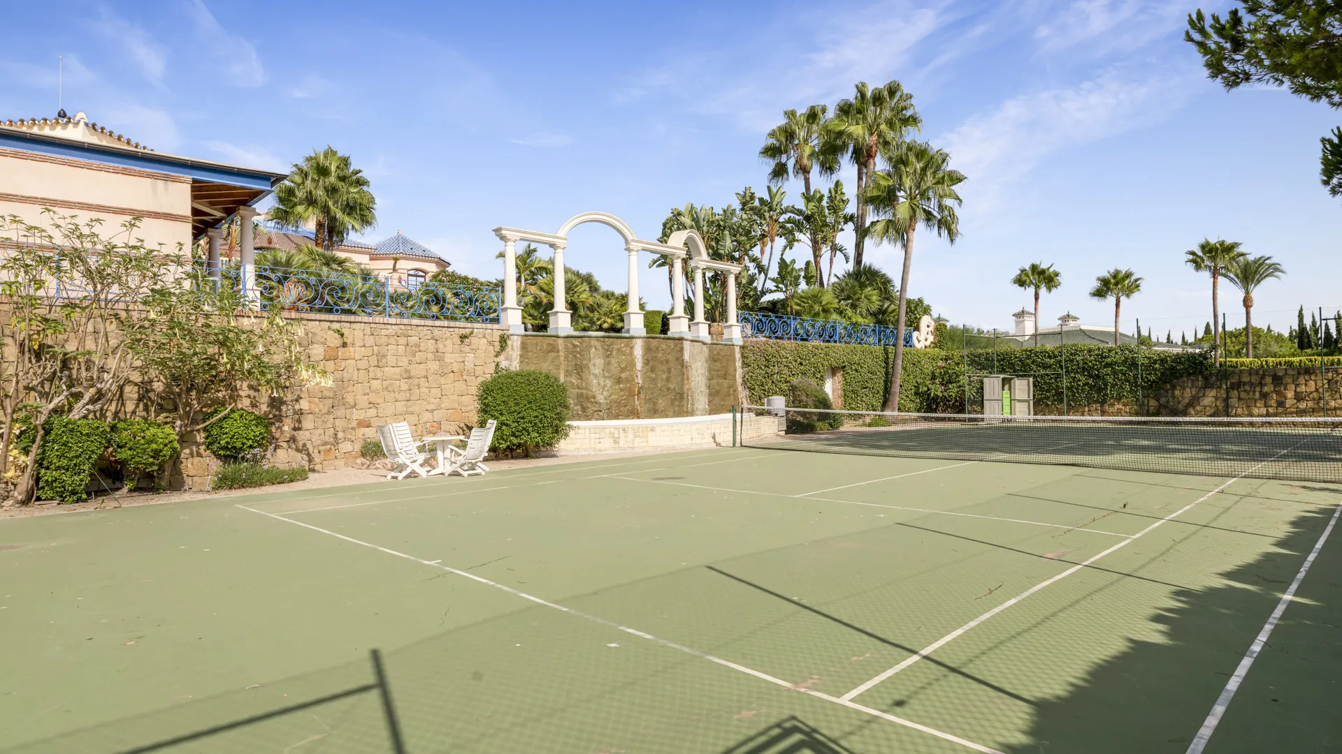 Villa de 6 dormitorios en venta en Nueva Andalucia