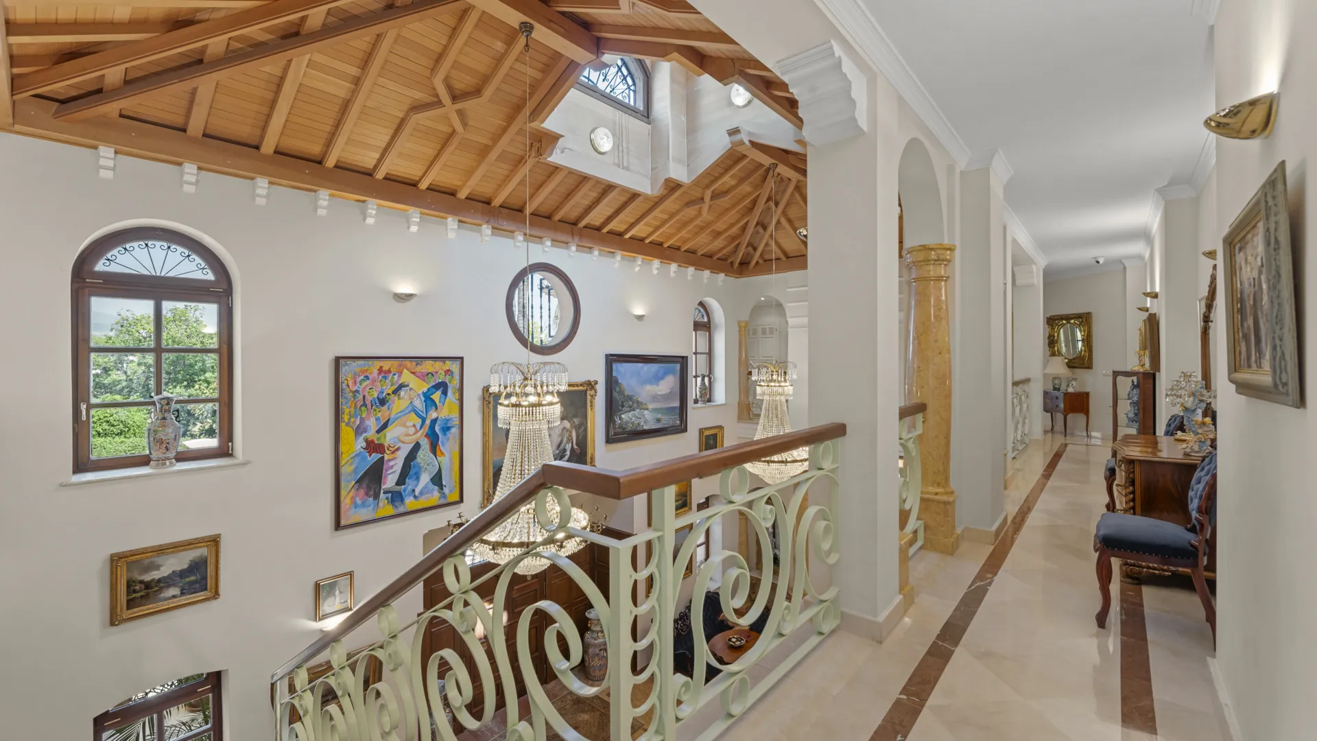 Villa de 6 dormitorios en venta en Nueva Andalucia