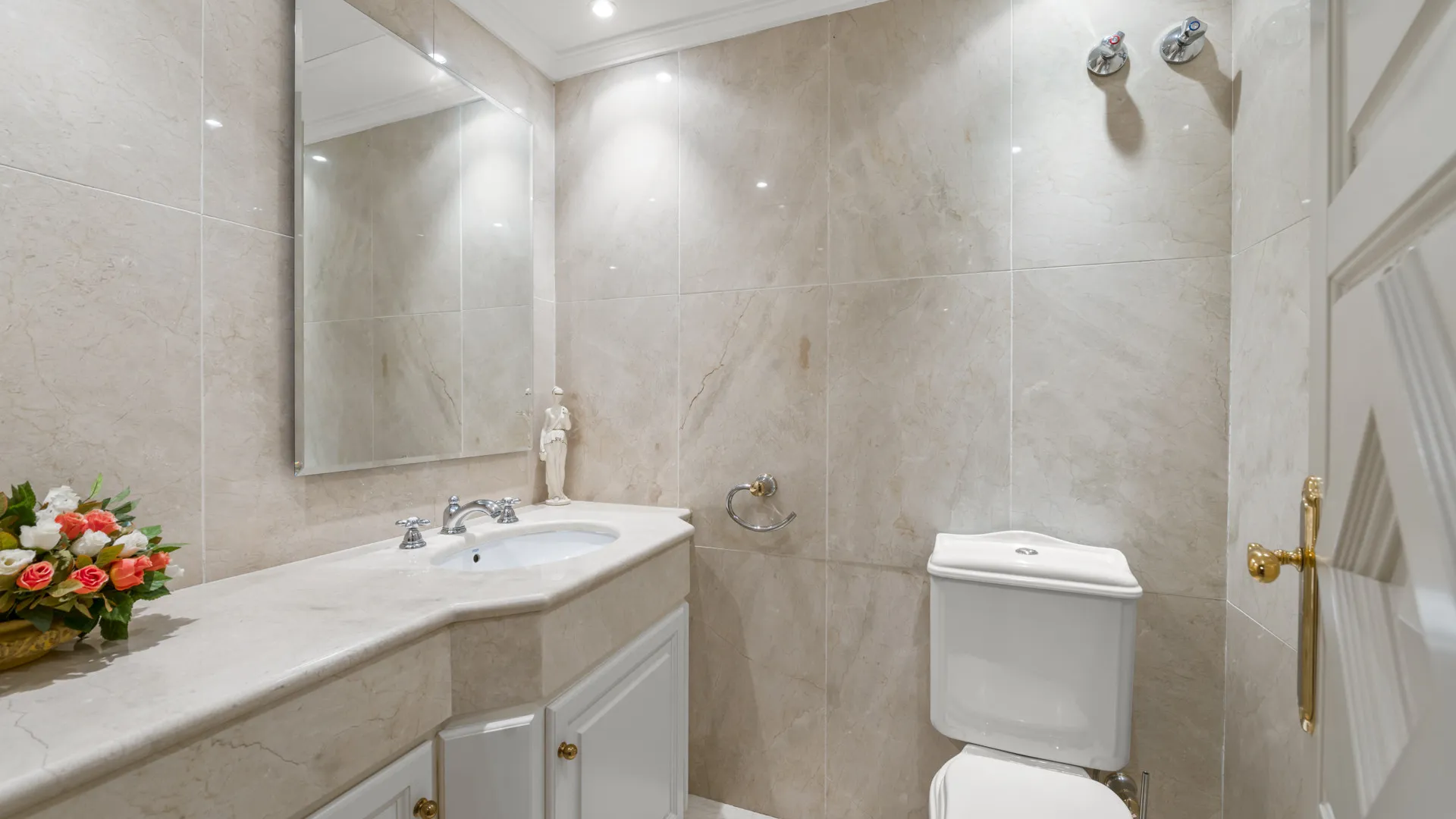 Villa de 6 dormitorios en venta en Nueva Andalucia