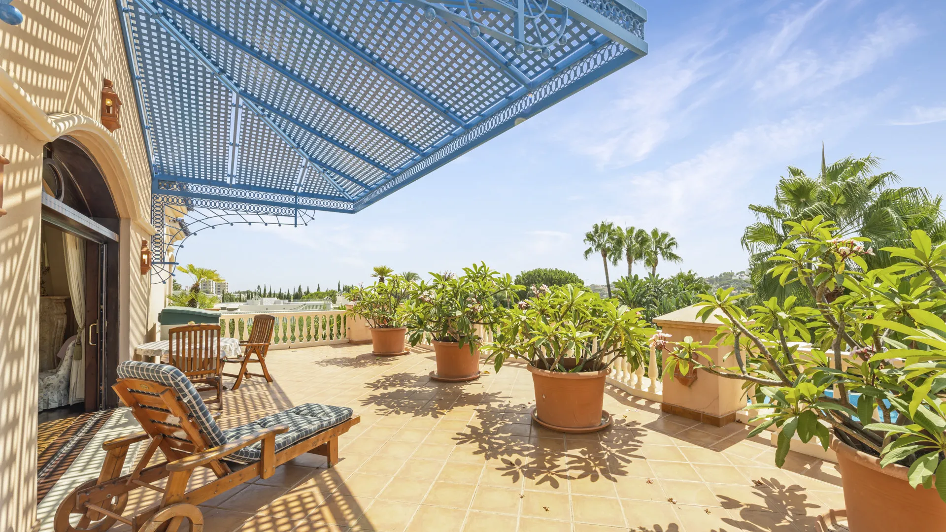 Villa de 6 dormitorios en venta en Nueva Andalucia