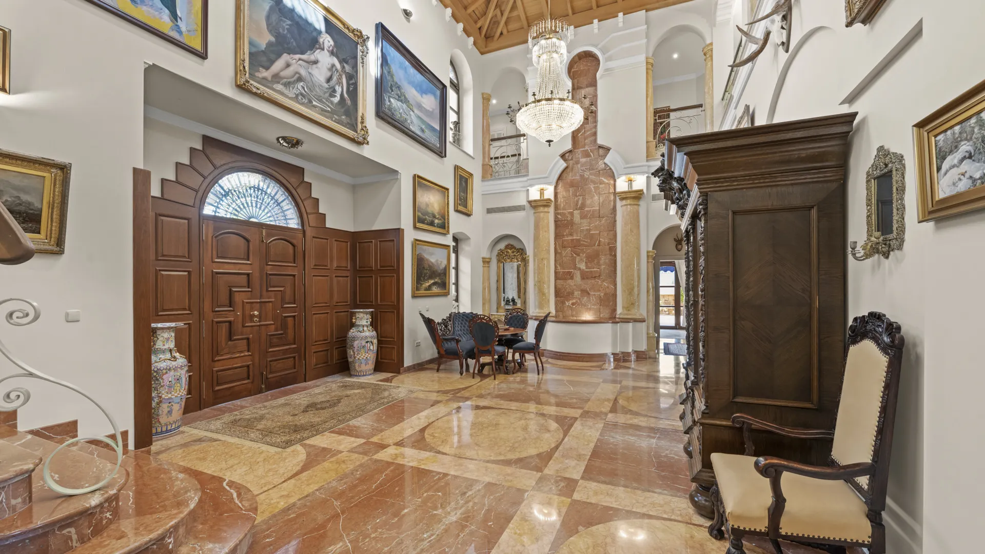 Villa de 6 dormitorios en venta en Nueva Andalucia