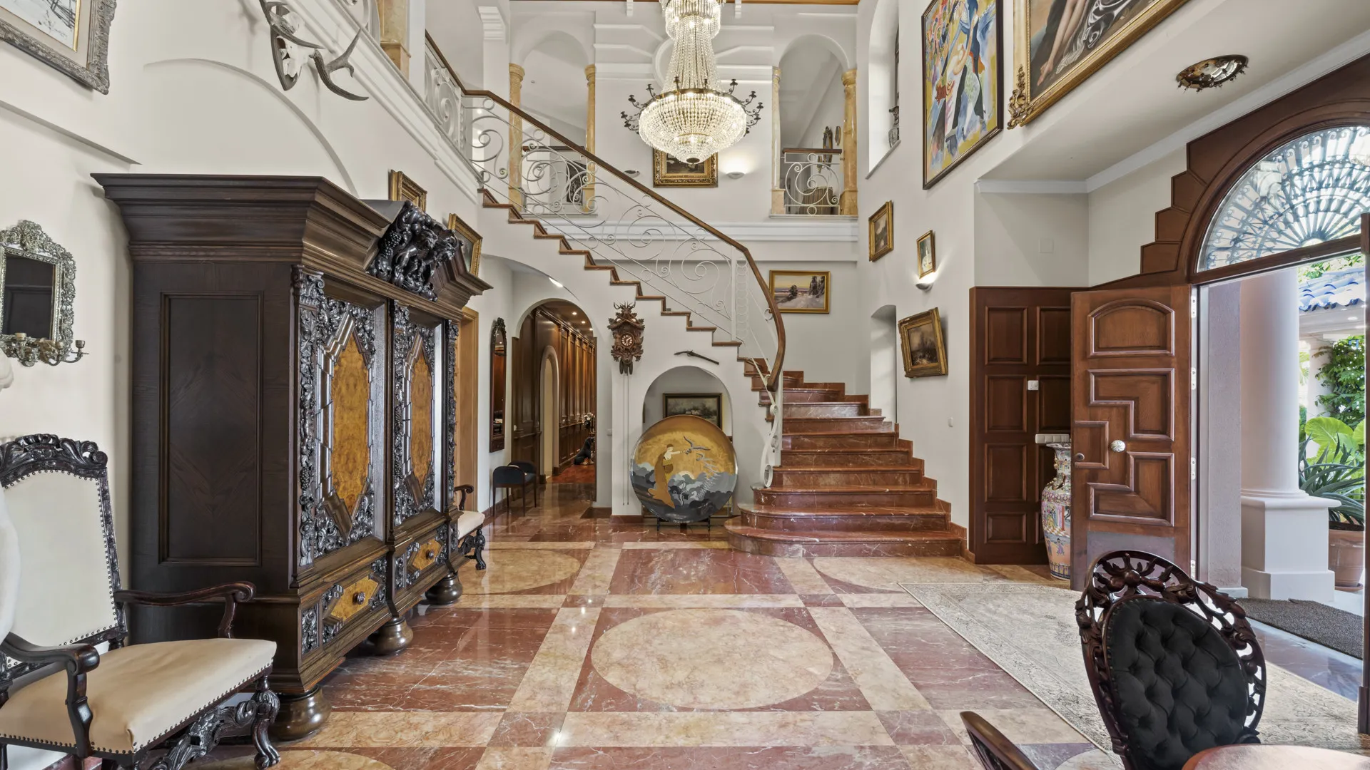Villa de 6 dormitorios en venta en Nueva Andalucia