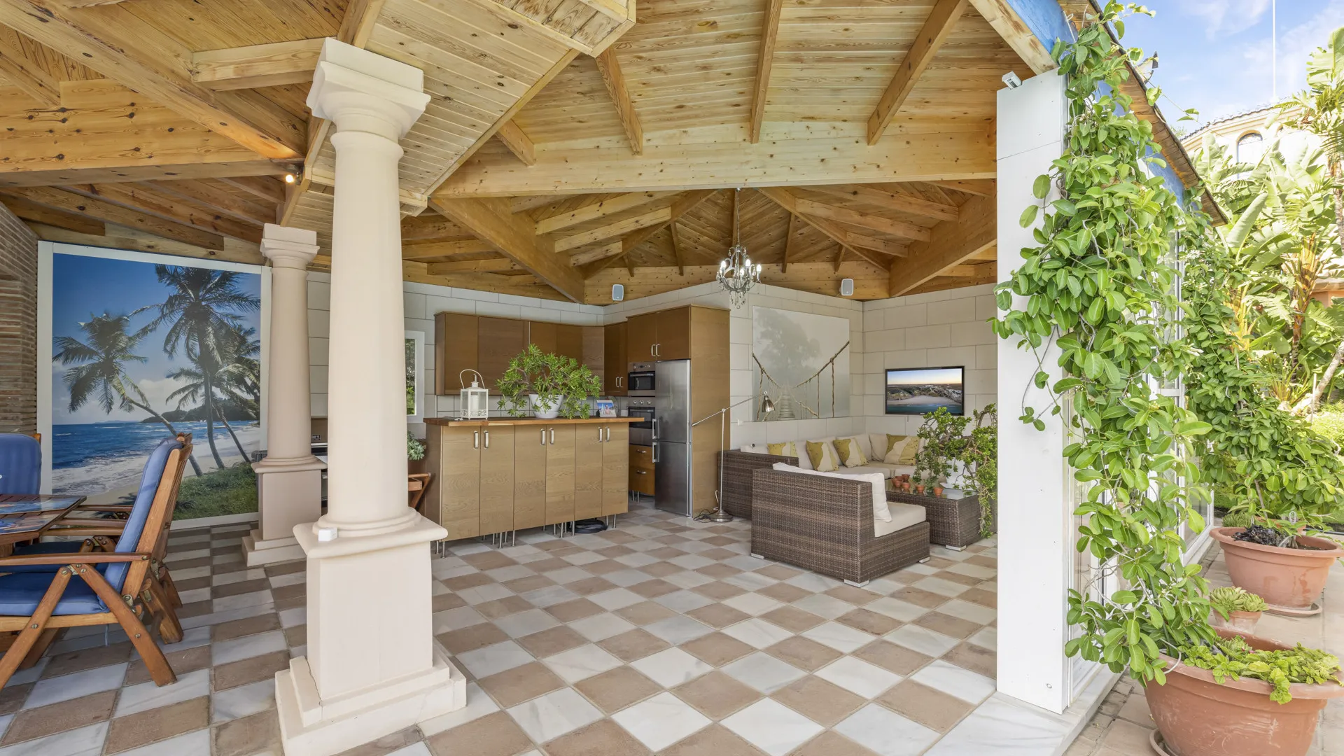 Villa de 6 dormitorios en venta en Nueva Andalucia