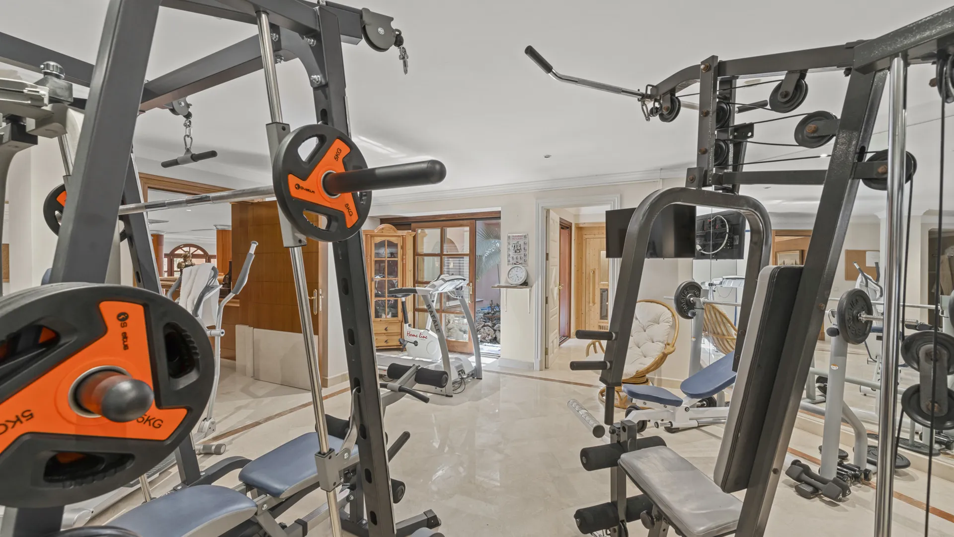 Villa de 6 dormitorios en venta en Nueva Andalucia
