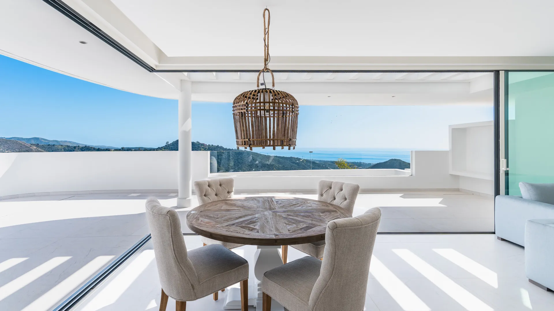 For sale 3 bedrooms penthouse in Marbella