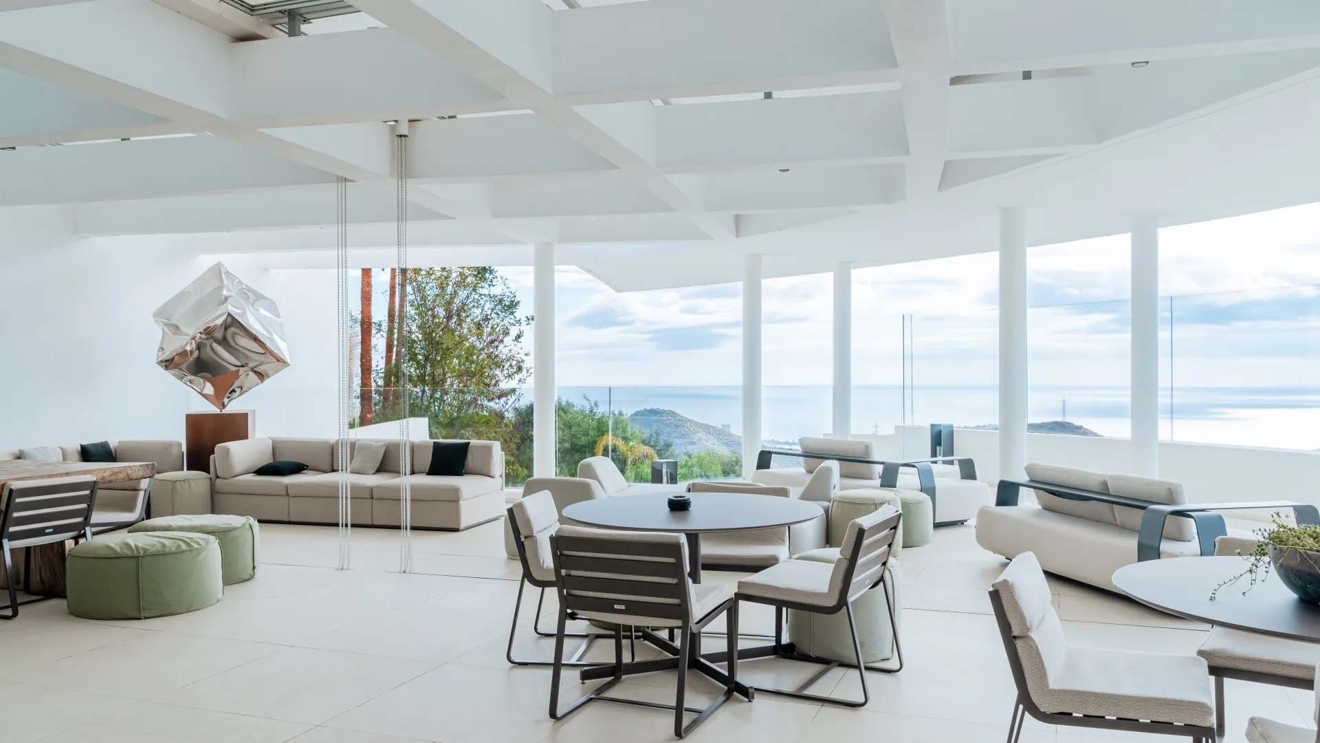 For sale 3 bedrooms penthouse in Marbella